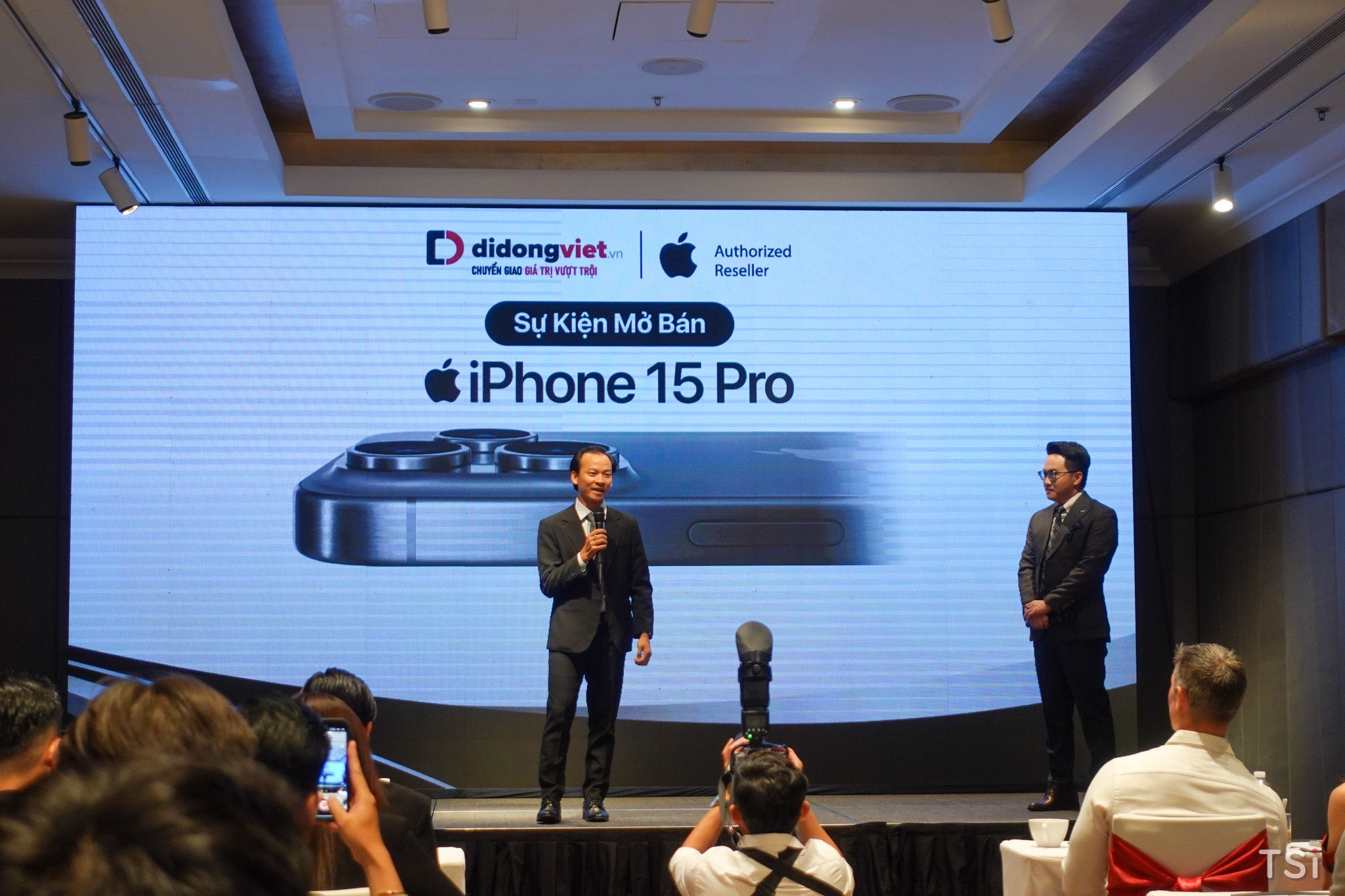 Di Động Việt mở bán sớm, trả máy tất cả khách hàng đặt cọc iPhone 15 series Di Động Việt mở bán sớm, trả máy tất cả khách hàng đặt cọc iPhone 15 series