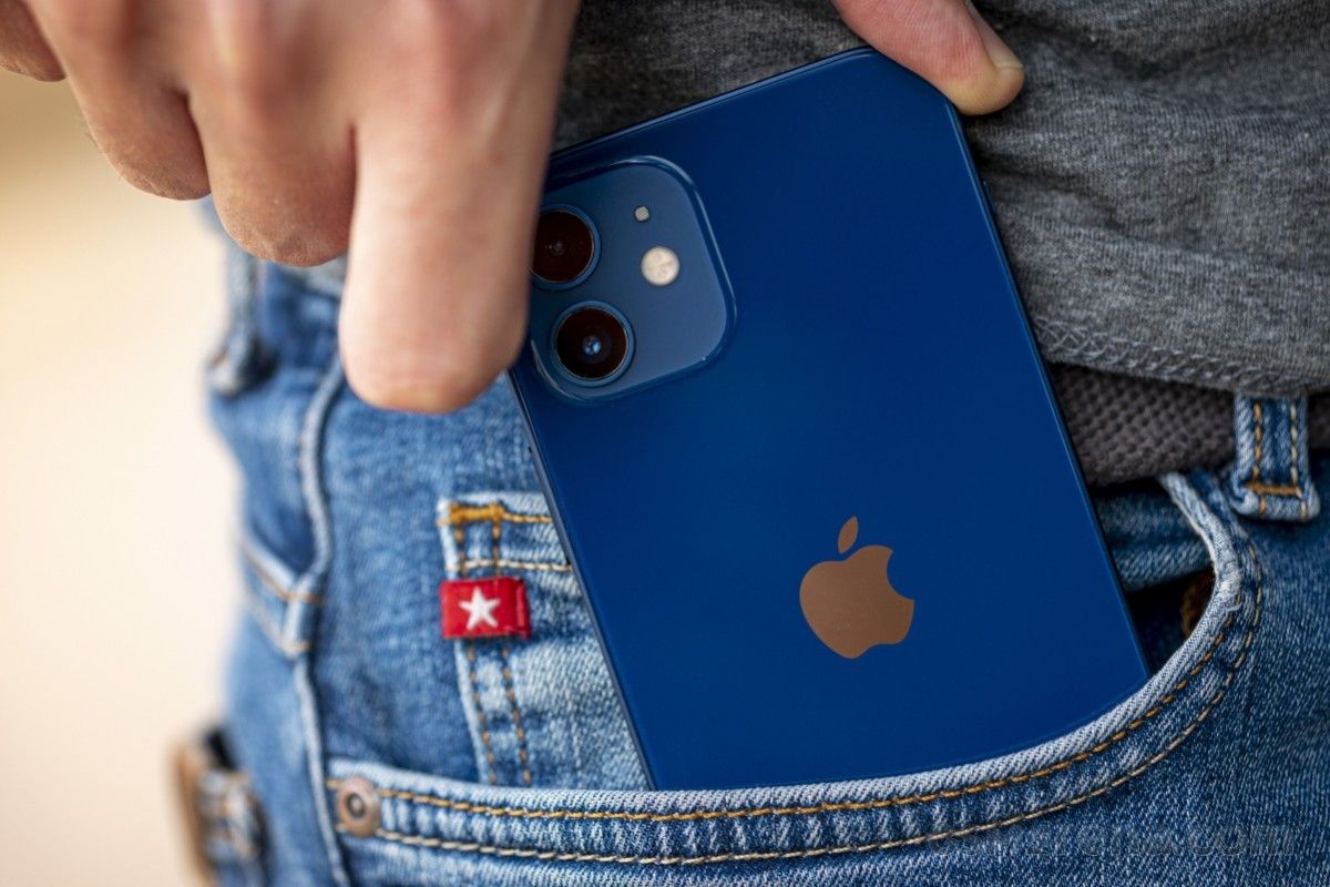 Bức xạ điện từ khiến Pháp buộc Apple ngừng bán iPhone 12 có thật sự nguy hiểm? Bức xạ điện từ khiến Pháp buộc Apple ngừng bán iPhone 12 có thật sự nguy hiểm?
