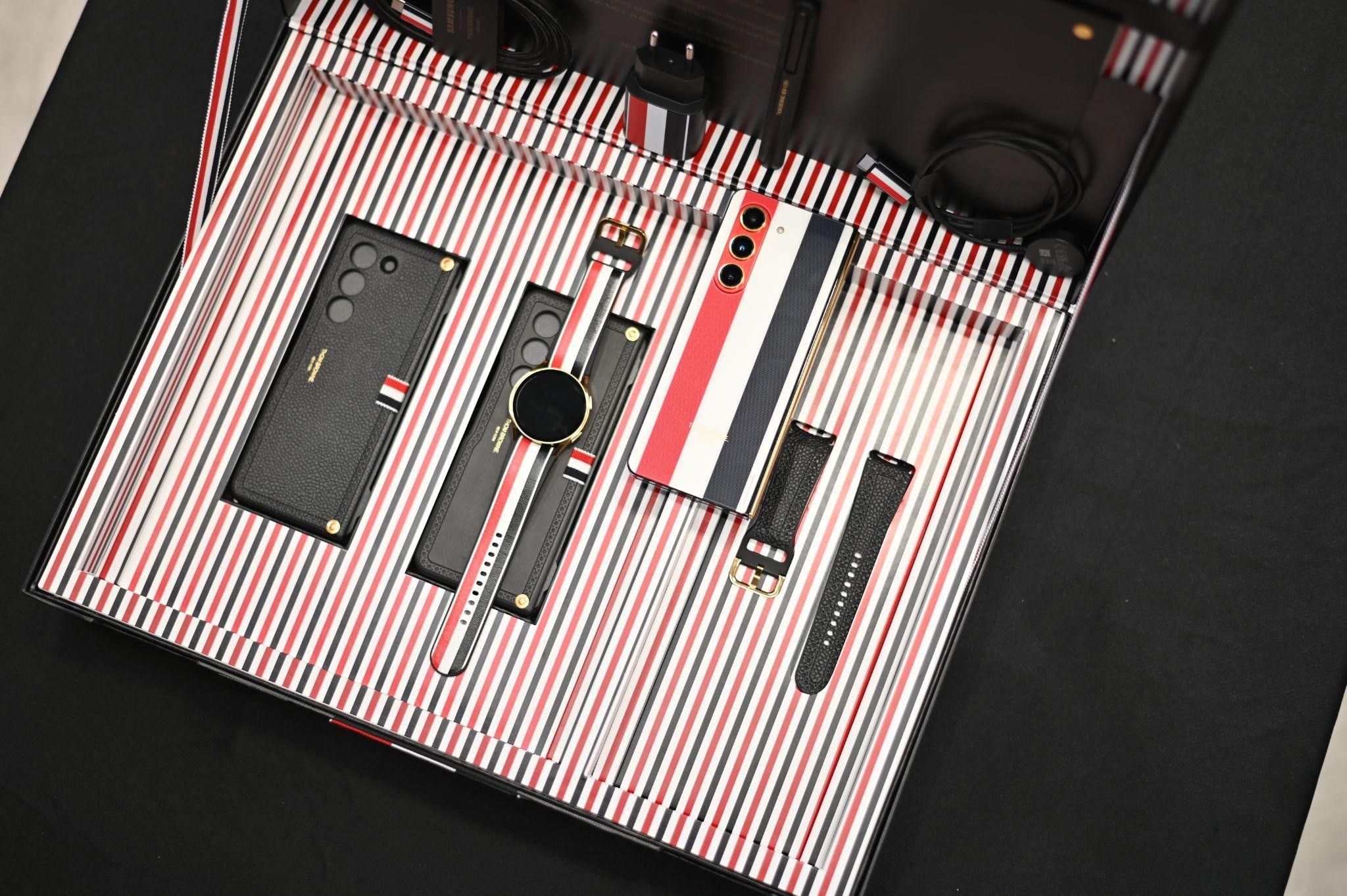 Bộ sưu tập Galaxy Z Fold5 Thom Browne Edition lập kỷ lục "sold-out" chỉ sau 10 phút 220541-galaxy-z-fold-5-thom-browne-sold-out