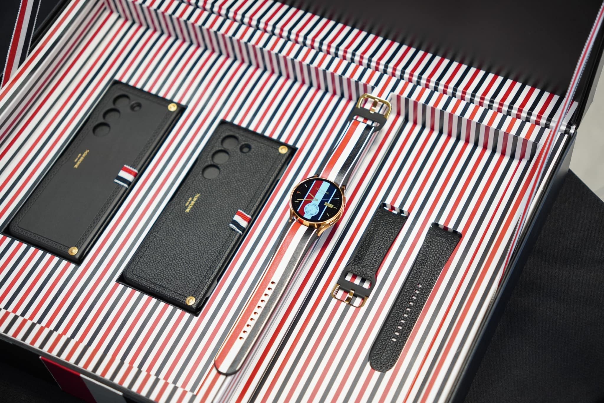 Bộ sưu tập Galaxy Z Fold5 Thom Browne Edition lập kỷ lục "sold-out" chỉ sau 10 phút 220541-galaxy-z-fold-5-thom-browne-sold-out