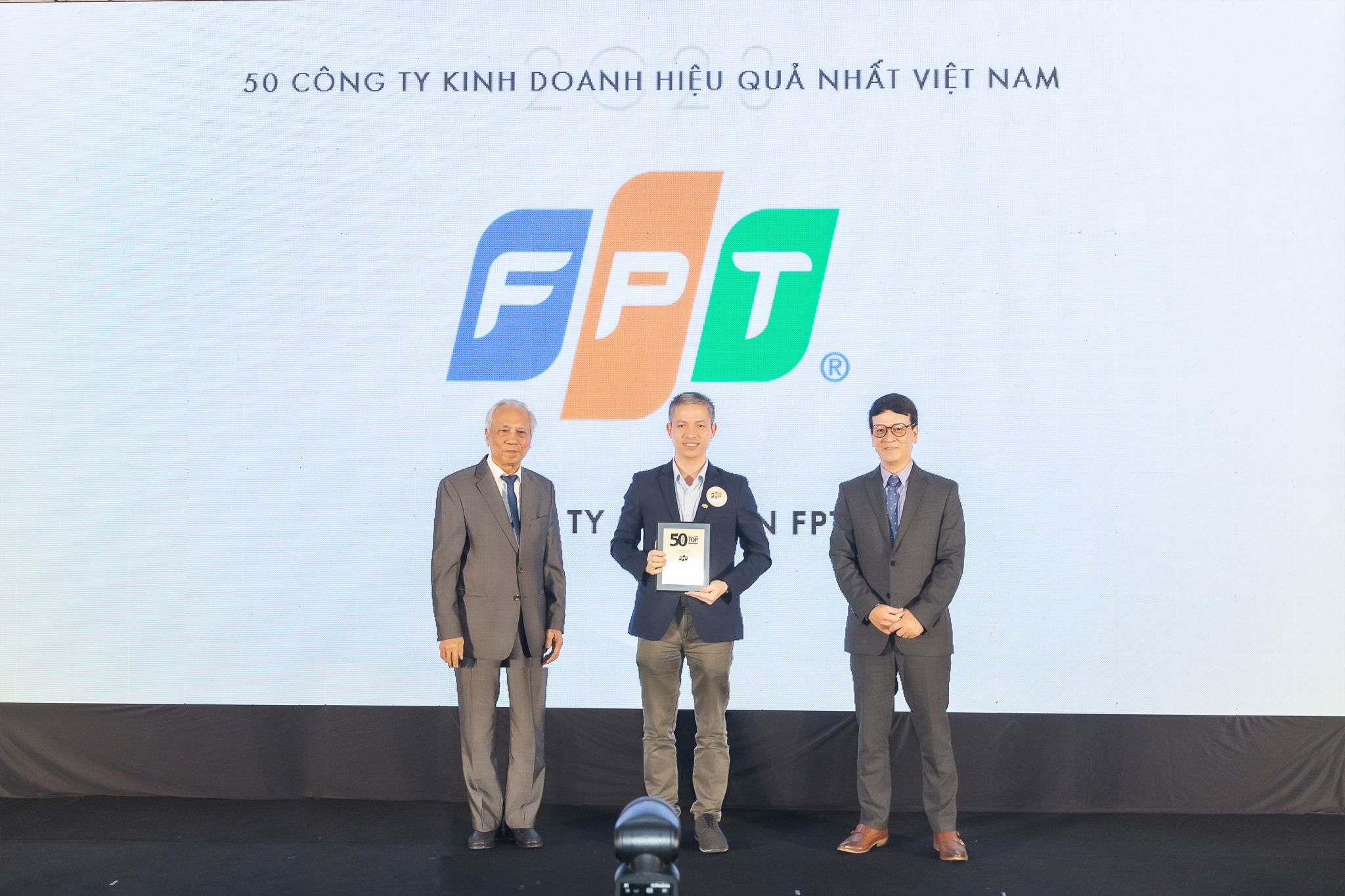 12 năm liên tiếp, FPT đứng vững trong Top 50 Công ty niêm yết kinh doanh hiệu quả nhất 221045-fpt-top-50-cong-ty-niem-yet-kinh-doanh