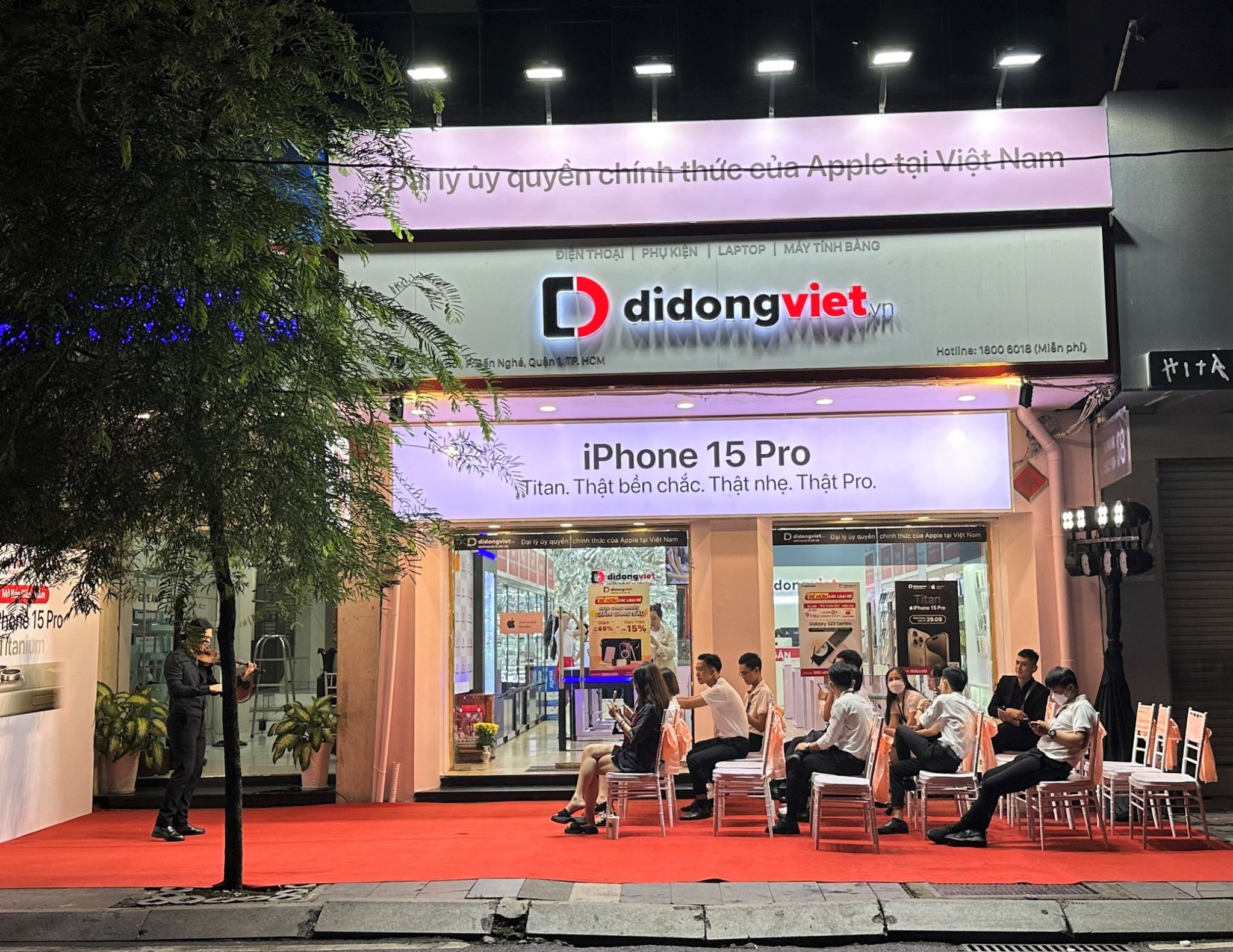 Di Động Việt mở bán sớm, trả máy tất cả khách hàng đặt cọc iPhone 15 series 221696-di-dong-viet-khach-hang-iphone-15-series
