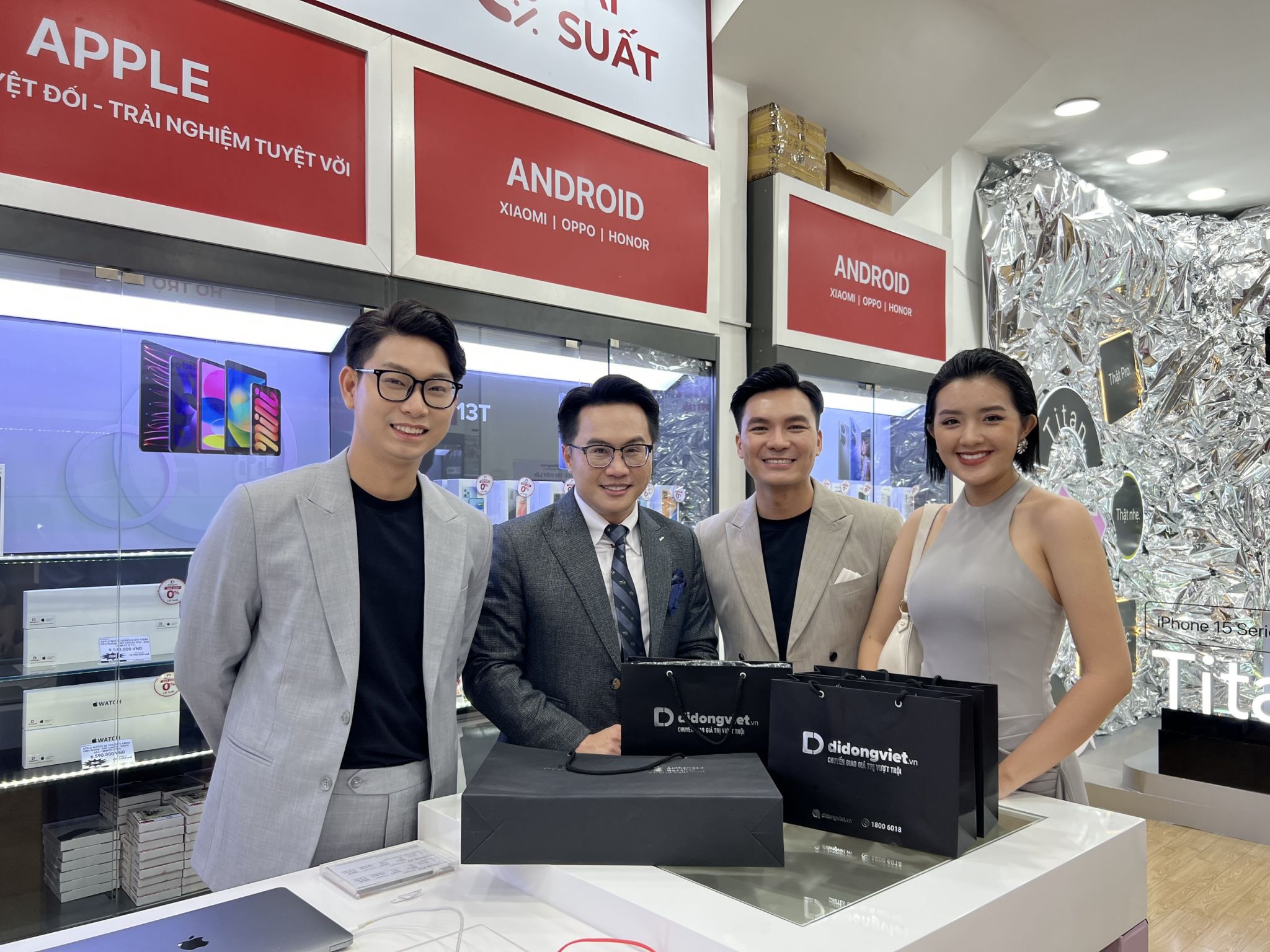 Di Động Việt mở bán sớm, trả máy tất cả khách hàng đặt cọc iPhone 15 series 221696-di-dong-viet-khach-hang-iphone-15-series