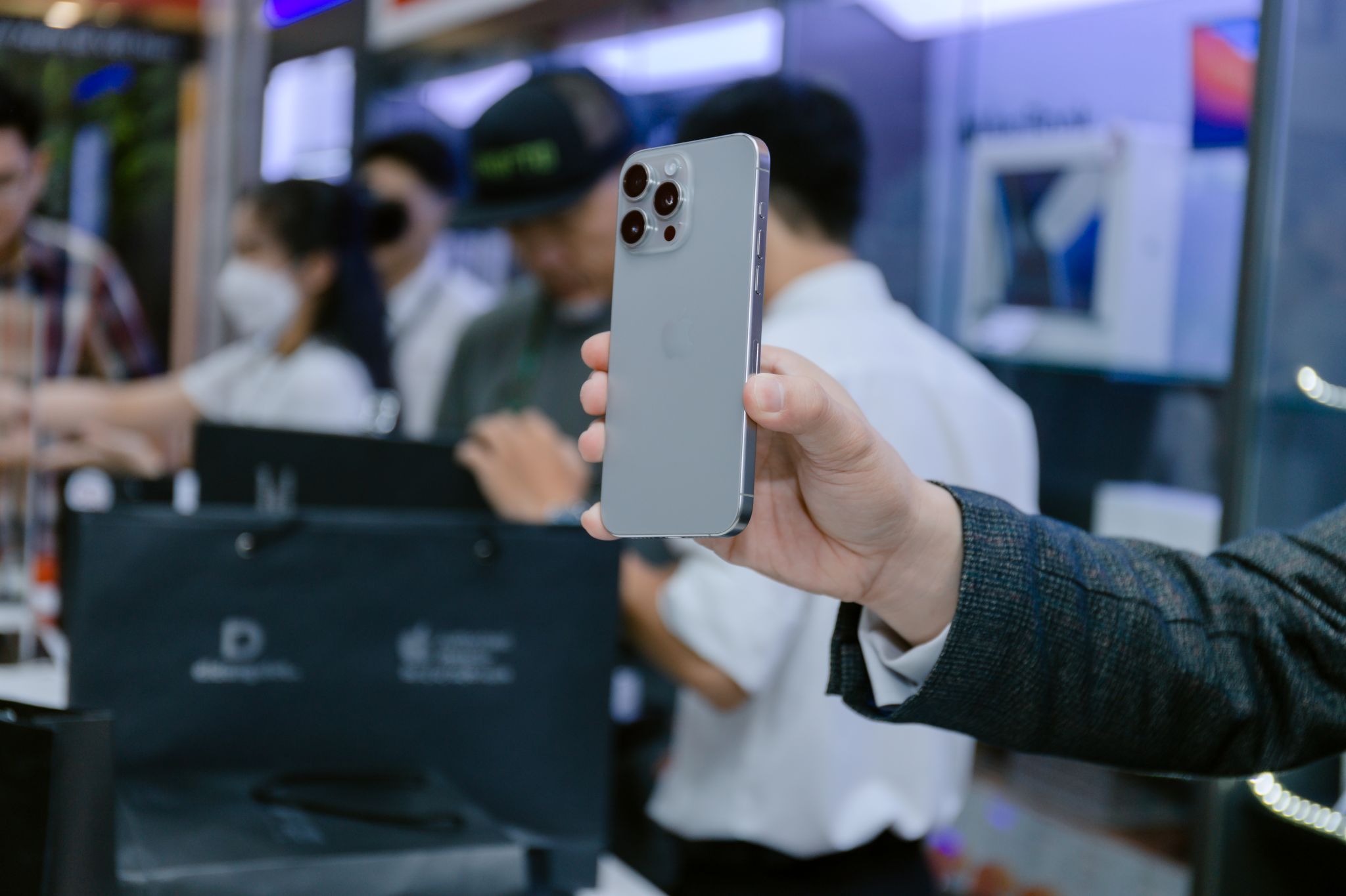 Di Động Việt sẵn hàng iPhone 15 cho khách hàng muốn mua ngay Di Động Việt sẵn hàng iPhone 15 cho khách hàng muốn mua ngay