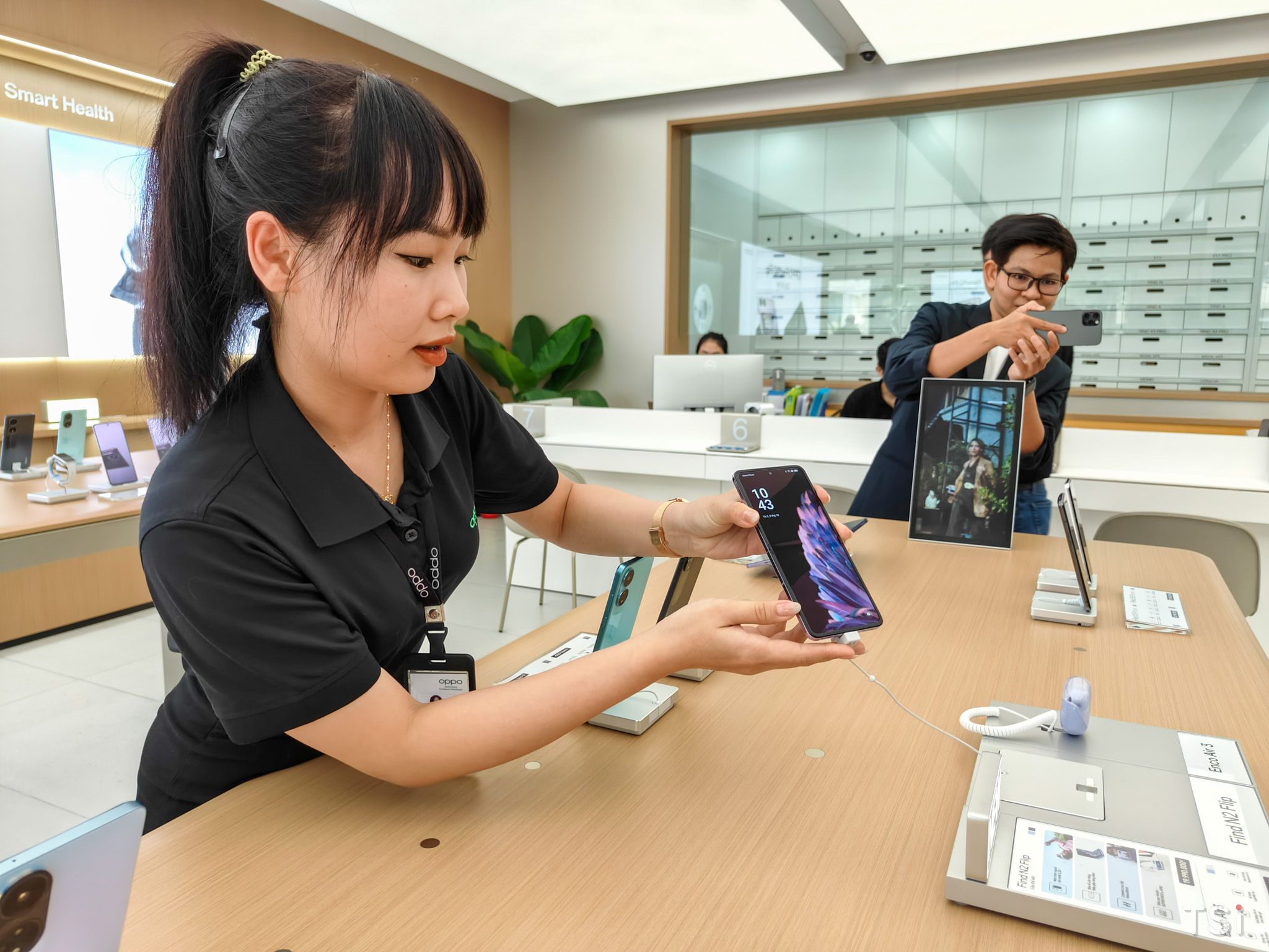 OPPO Premium Service Center đầu tiên ra mắt tại Việt Nam OPPO Premium Service Center đầu tiên ra mắt tại Việt Nam