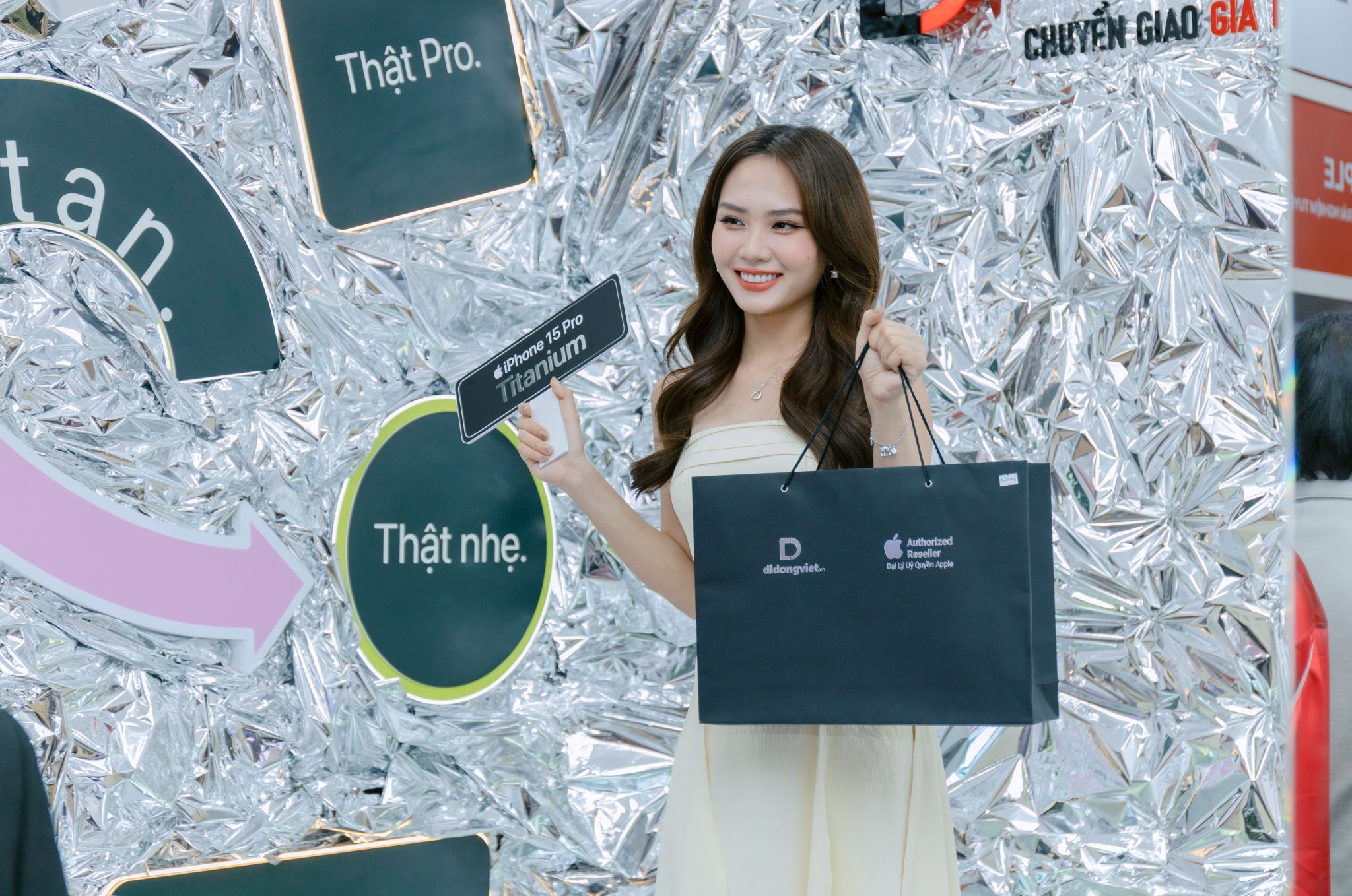 Lên đời iPhone 15 Pro Max bù từ 10 triệu đồng 222578-len-doi-iphone-15-pro-max-bu-10-trieu