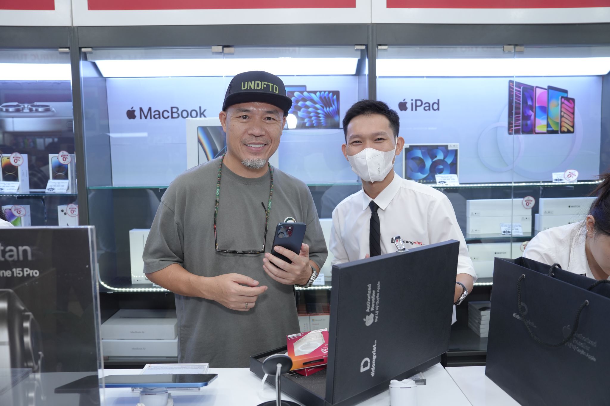 Lên đời iPhone 15 Pro Max bù từ 10 triệu đồng 222578-len-doi-iphone-15-pro-max-bu-10-trieu