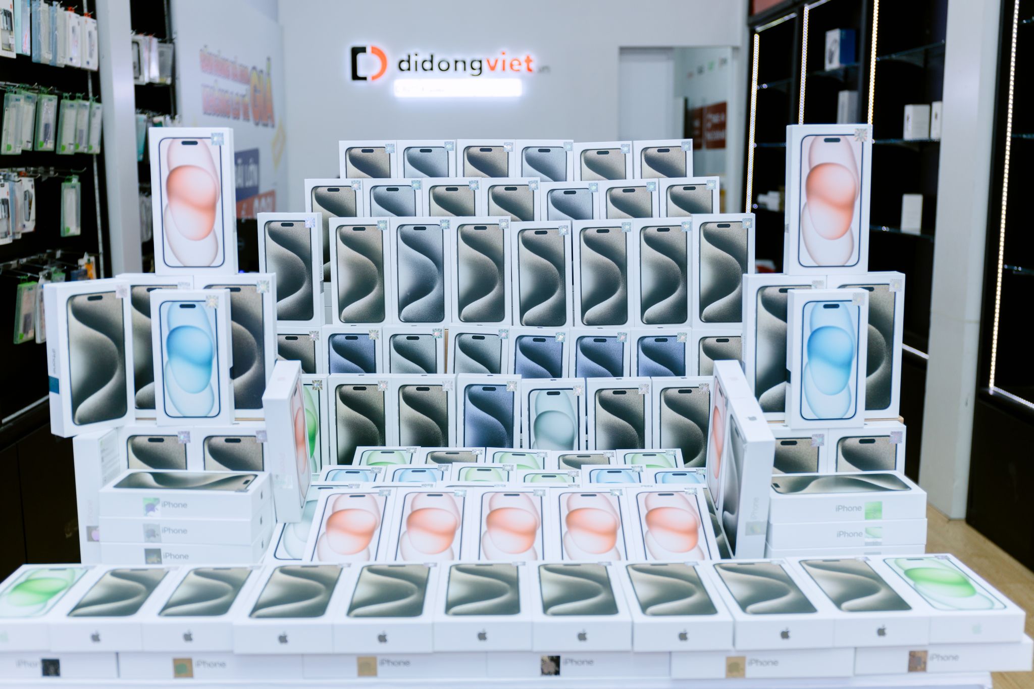iPhone 15 tại Việt Nam về thêm hàng, mua không cần trả tiền ngay 223497-iphone-15-ve-them-hang-mua-ngay