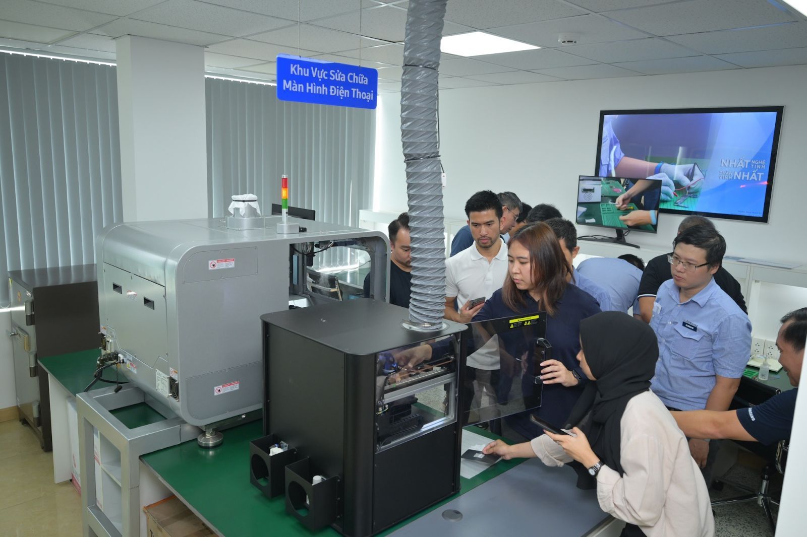 Samsung Việt Nam ghi dấu ấn với thành tích dẫn đầu xu hướng dịch vụ mang ý thức môi trường Samsung Việt Nam ghi dấu ấn với thành tích dẫn đầu xu hướng dịch vụ mang ý thức môi trường