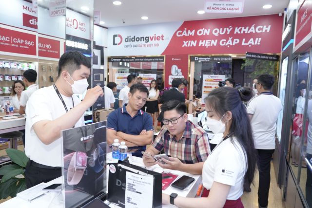 224824-di-dong-viet-cung-tang-truong-doanh-so-2