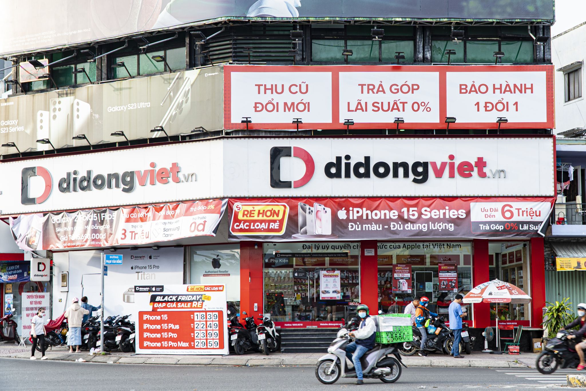 Đại lý bán lẻ di động “hốt bạc” dịp Black Friday 2023 225263-dai-ly-ban-le-hot-bac-black-friday-2023