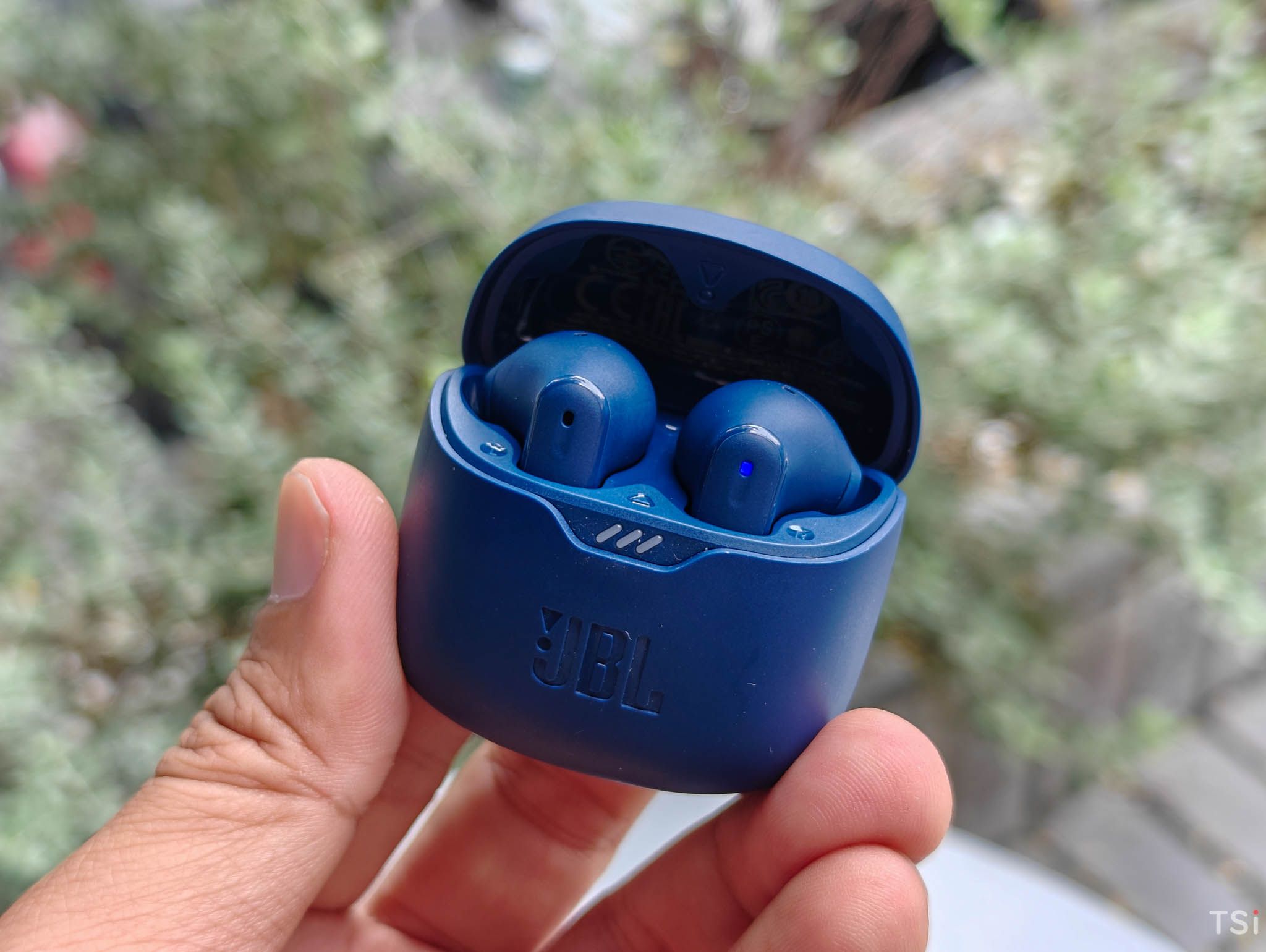 JBL Tune Flex: Nhỏ, nhẹ, đầy đủ tính năng JBL Tune Flex: Nhỏ, nhẹ, đầy đủ tính năng