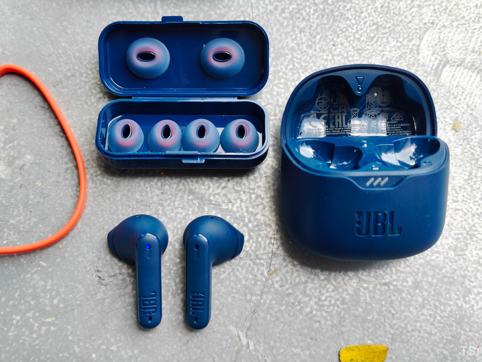 JBL Tune Flex: Nhỏ, nhẹ, đầy đủ tính năng JBL Tune Flex: Nhỏ, nhẹ, đầy đủ tính năng