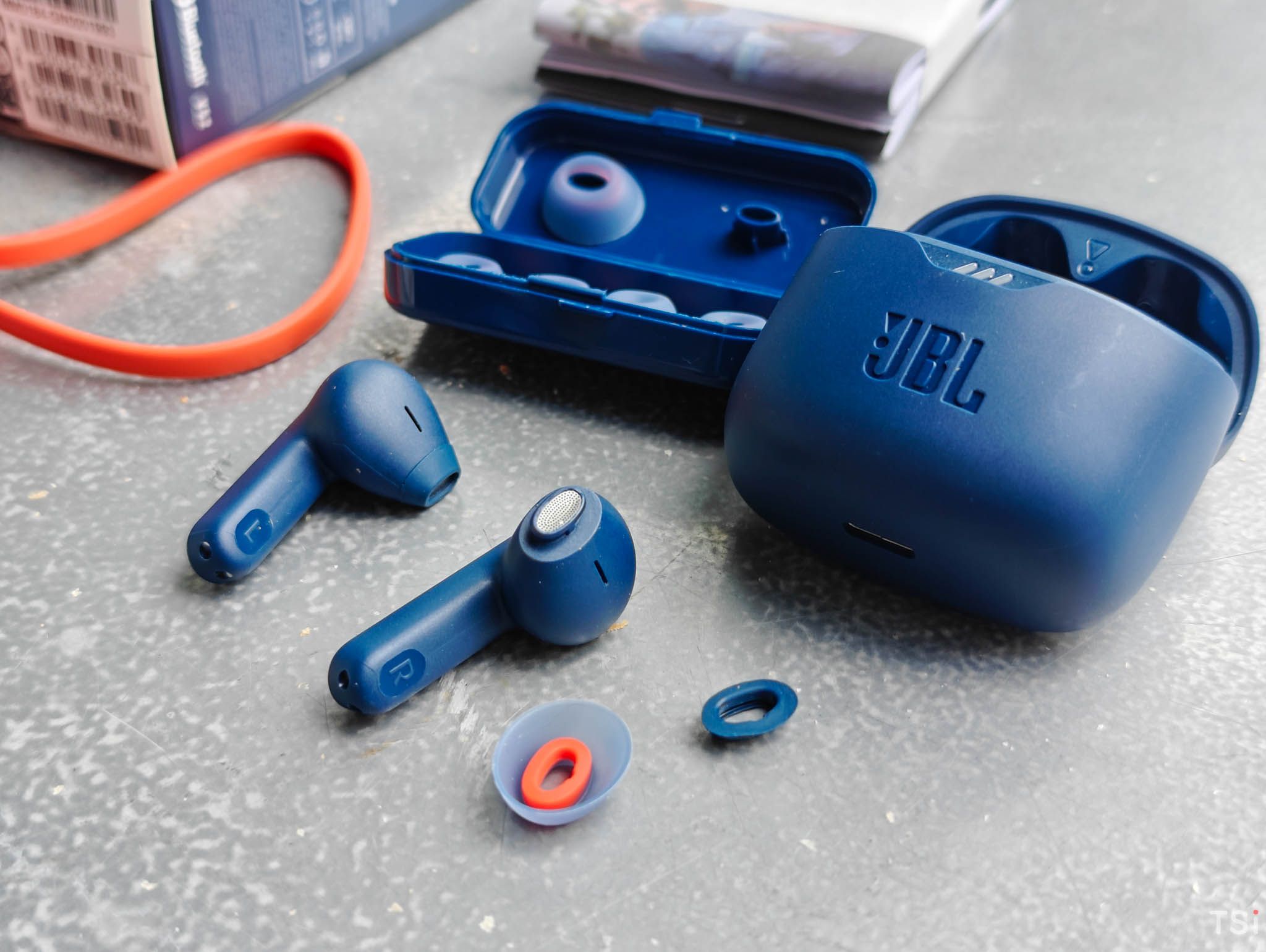 JBL Tune Flex: Nhỏ, nhẹ, đầy đủ tính năng JBL Tune Flex: Nhỏ, nhẹ, đầy đủ tính năng