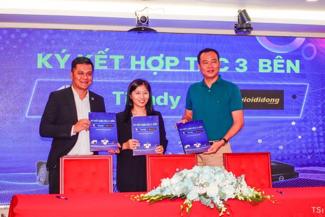 Trong khuôn khổ sự kiện, PHTD cùng Tiandy và Công ty Cổ phần Đầu tư Thế Giới Di Động ký kết thỏa thuận chung về việc mở bán - phân phối các thiết bị camera Tiandy chính hãng tại thị trường Việt Nam.