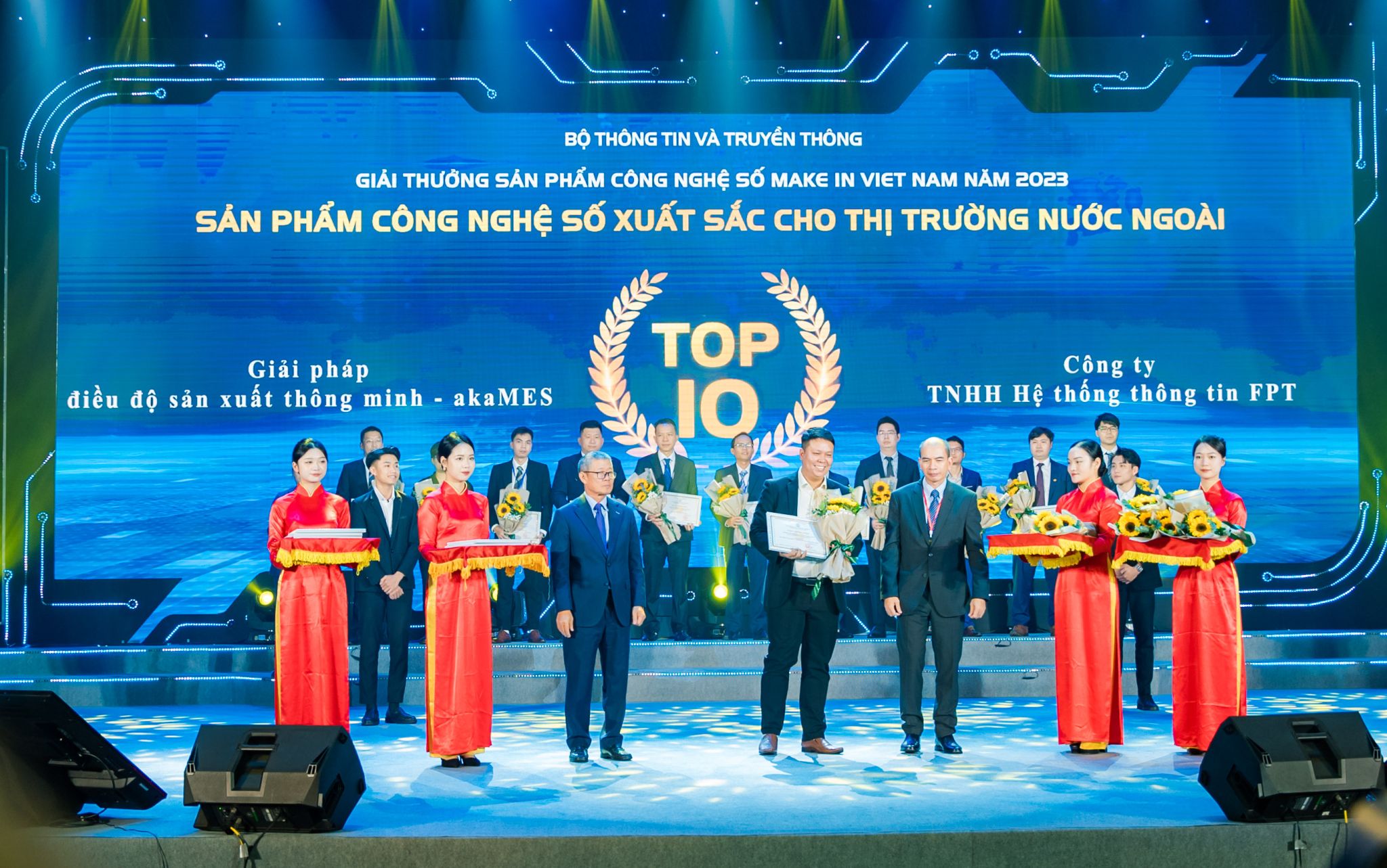 FPT giới thiệu hệ sinh thái sản phẩm “Công nghệ số kiến tạo doanh nghiệp số thông minh” 226097-fpt-he-sinh-thai-san-pham-cong-nghe-so