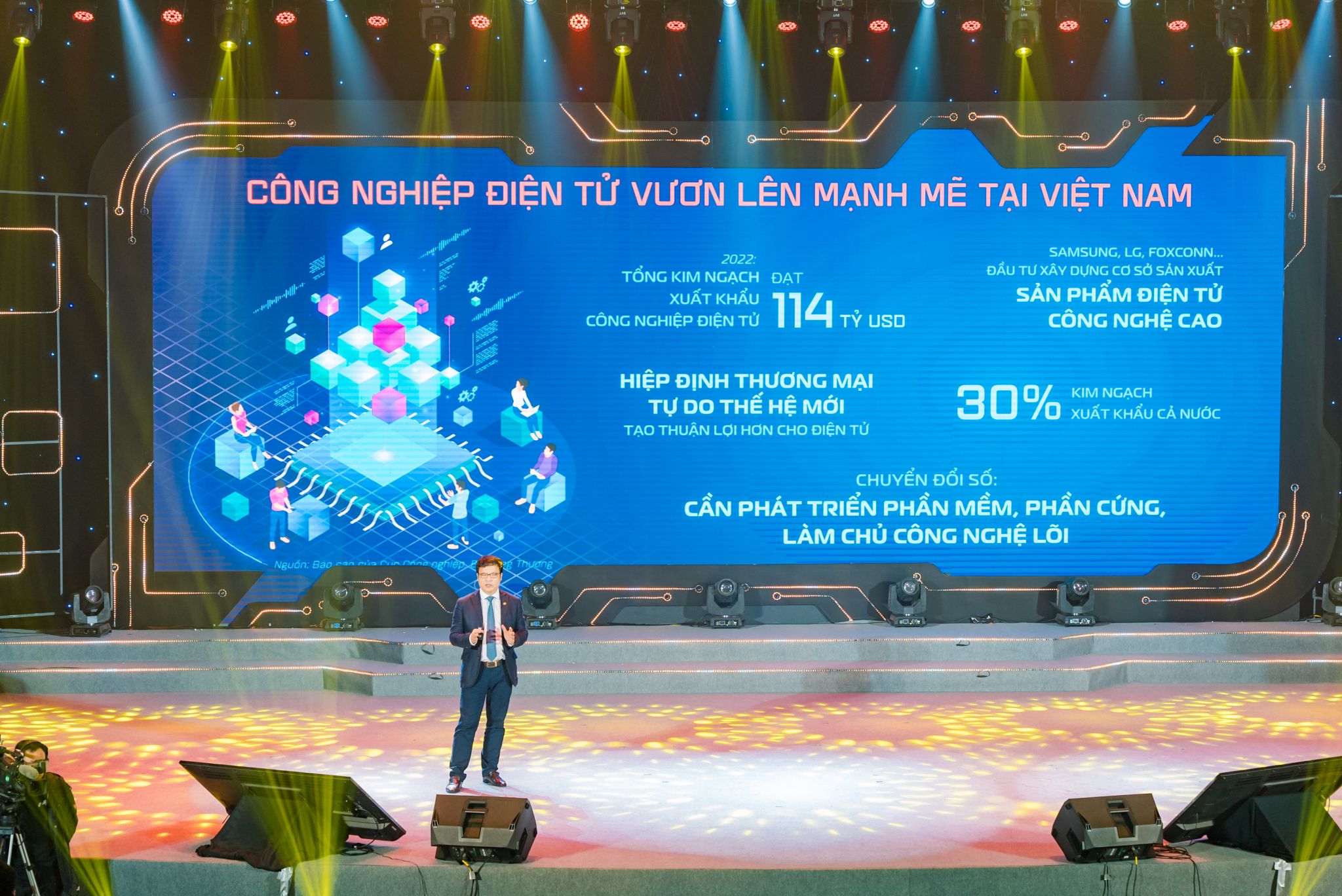 FPT giới thiệu hệ sinh thái sản phẩm “Công nghệ số kiến tạo doanh nghiệp số thông minh” 226097-fpt-he-sinh-thai-san-pham-cong-nghe-so