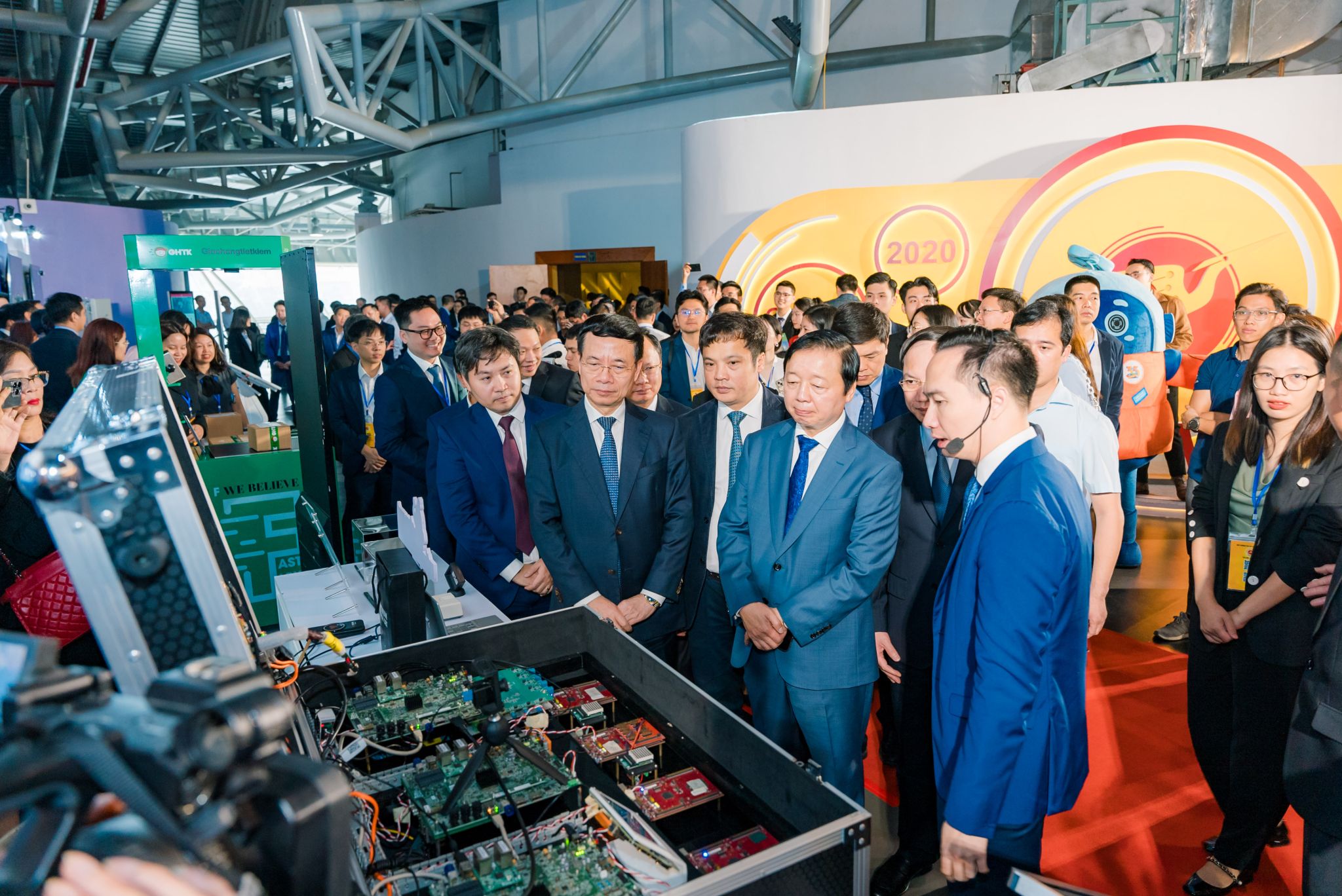 FPT giới thiệu hệ sinh thái sản phẩm “Công nghệ số kiến tạo doanh nghiệp số thông minh” 226097-fpt-he-sinh-thai-san-pham-cong-nghe-so