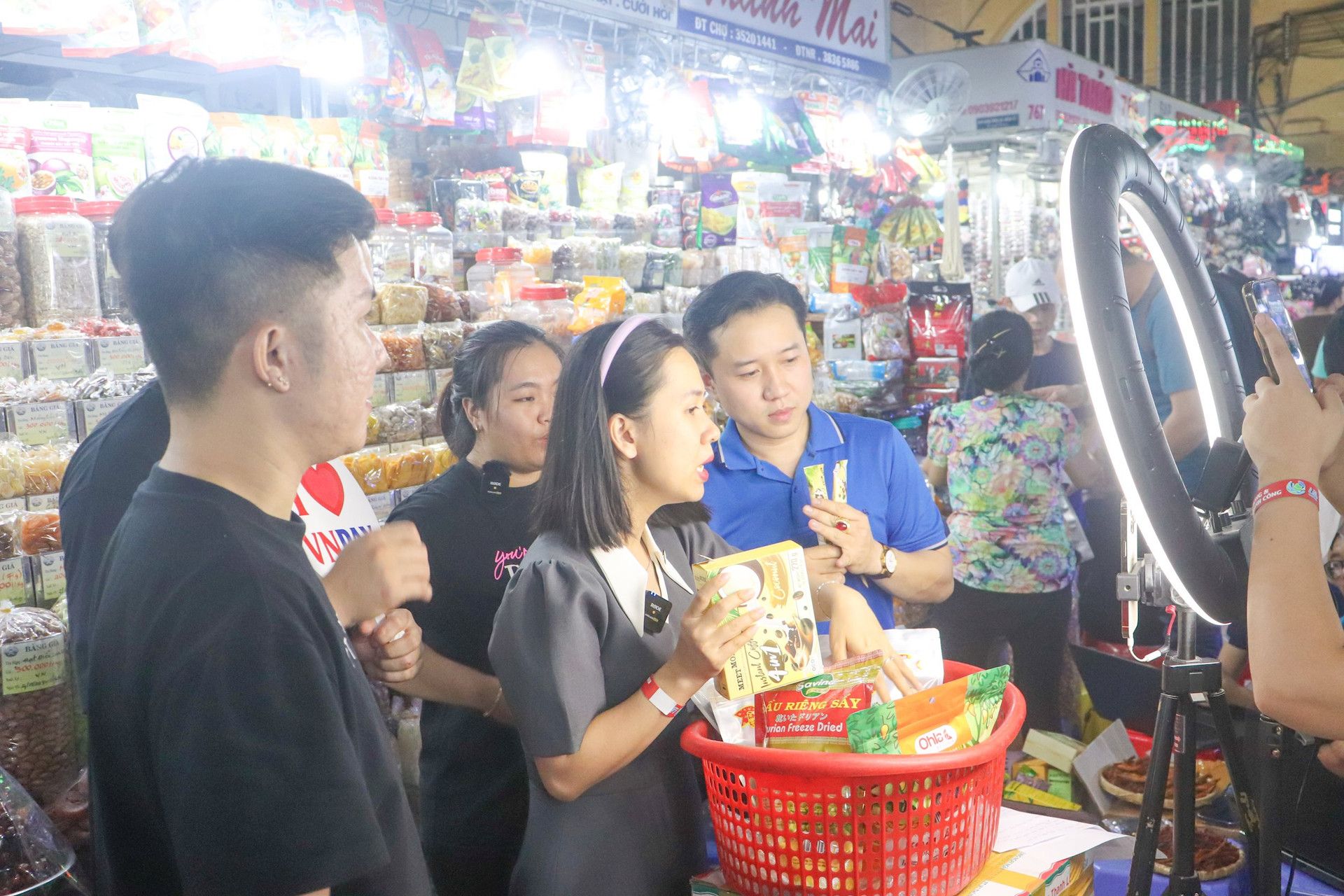 TikTok phối hợp cùng UBND TP. Thủ Đức, Viện Nghiên cứu phát triển TP.HCM tổ chức “Ngày hội Mua sắm Tết TP.HCM – Chợ Thủ Đức trực tuyến” 228404-tiktok-cho-thu-duc-truc-tuyen