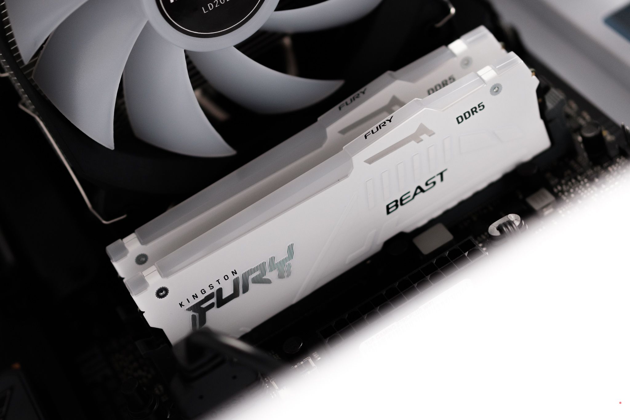 Thử nhanh Kingston FURY Beast DDR5 RGB: cặp RAM DDR5 có giá và hiệu suất tốt Thử nhanh Kingston FURY Beast DDR5 RGB: cặp RAM DDR5 có giá và hiệu suất tốt