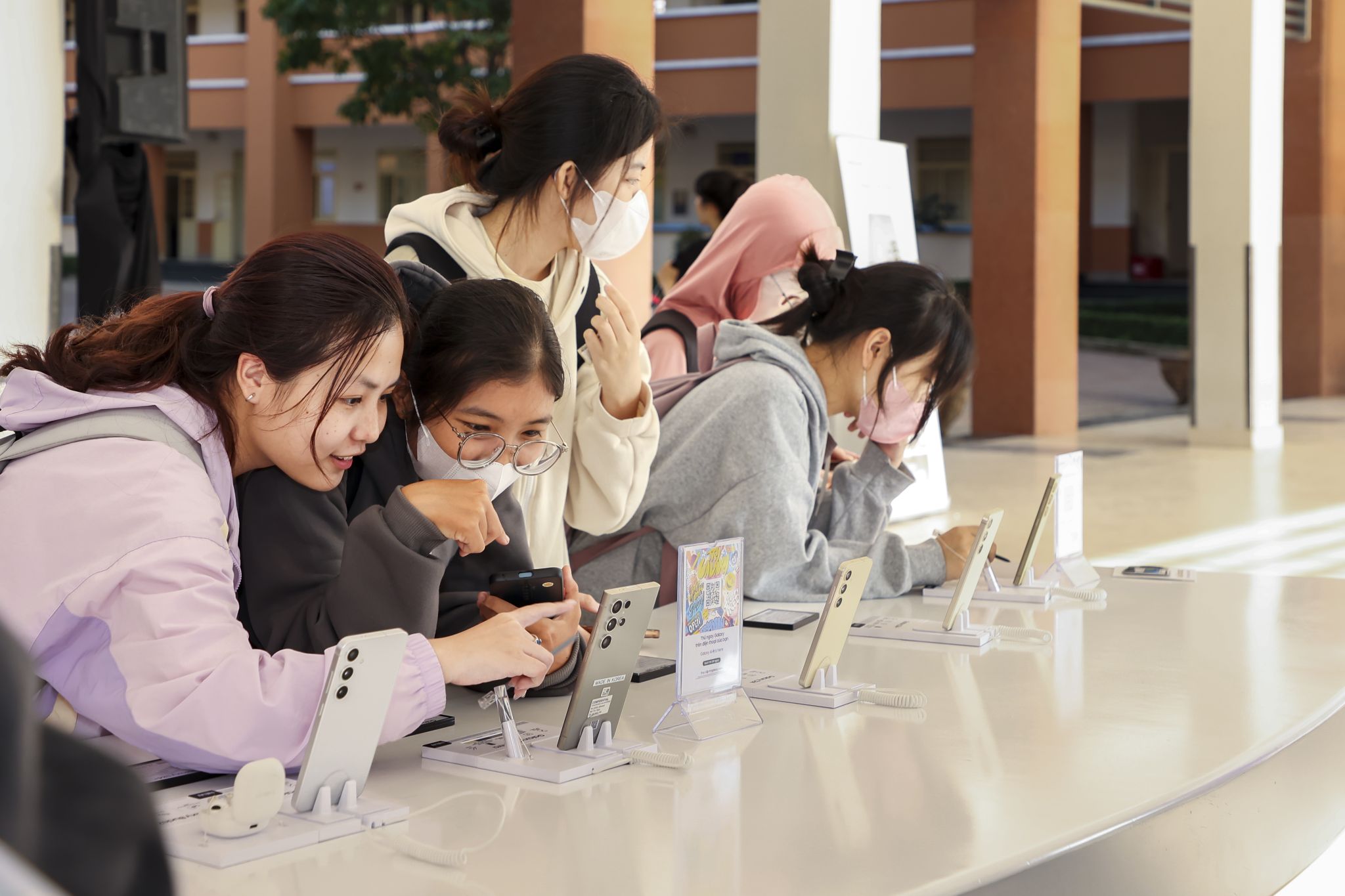 Galaxy Campus Tour 2024 trở lại: Trao quyền năng Galaxy AI đến tay sinh viên tại các trường Đại học 229967-galaxy-campus-tour-2024-galaxy-ai