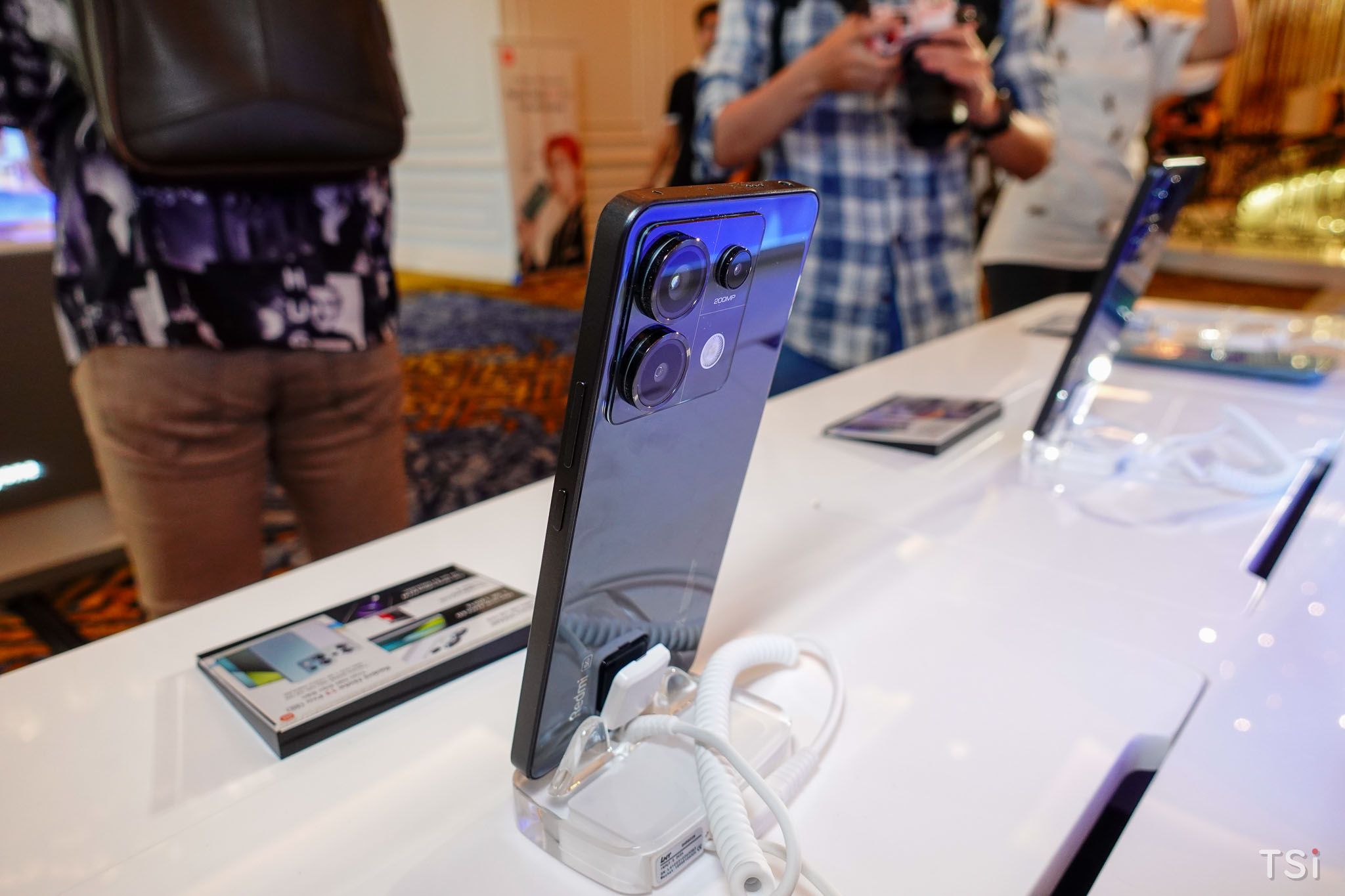 Redmi Note 13 Pro giá 7,3 và 8 triệu đồng Redmi Note 13 Pro giá 7,3 và 8 triệu đồng