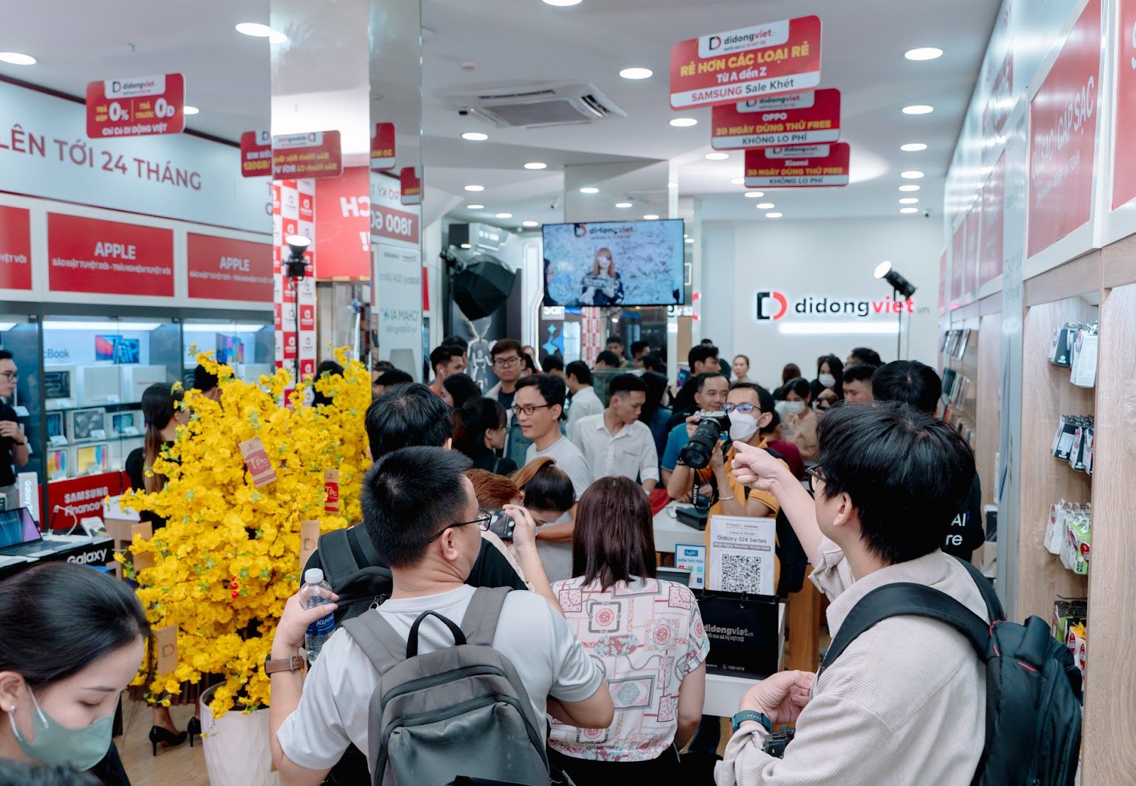 Samsung sale lớn đầu năm: Mua 1 tặng 1, nhiều điện thoại giảm đến 50% Samsung sale lớn đầu năm: Mua 1 tặng 1, nhiều điện thoại giảm đến 50%
