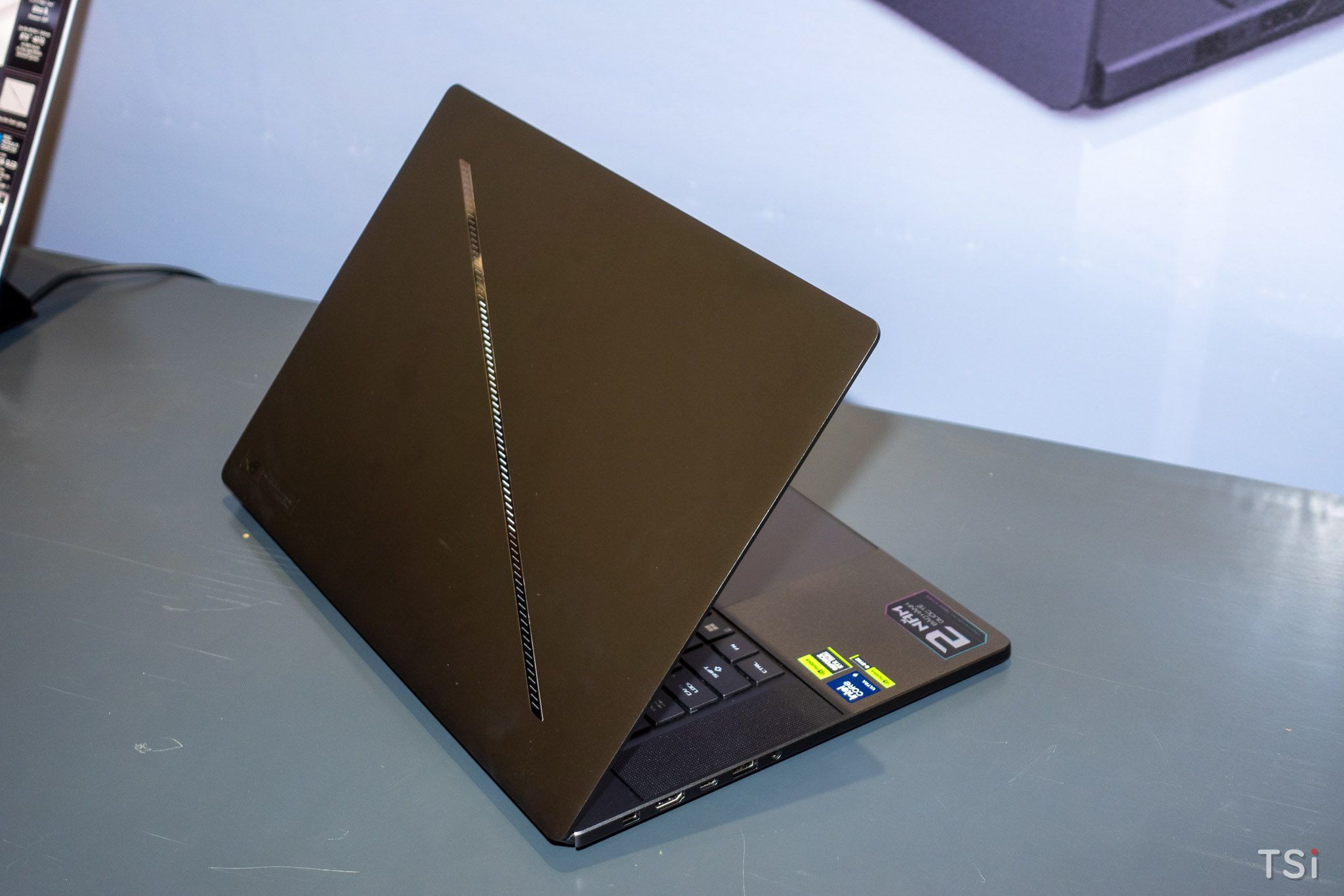 ASUS lên kệ ROG Zephyrus G14/G16, giá từ 55 triệu đồng ASUS lên kệ ROG Zephyrus G14/G16, giá từ 55 triệu đồng