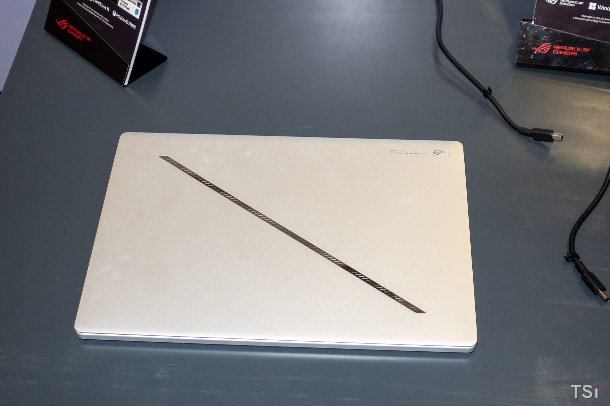 ASUS lên kệ ROG Zephyrus G14/G16, giá từ 55 triệu đồng ASUS lên kệ ROG Zephyrus G14/G16, giá từ 55 triệu đồng