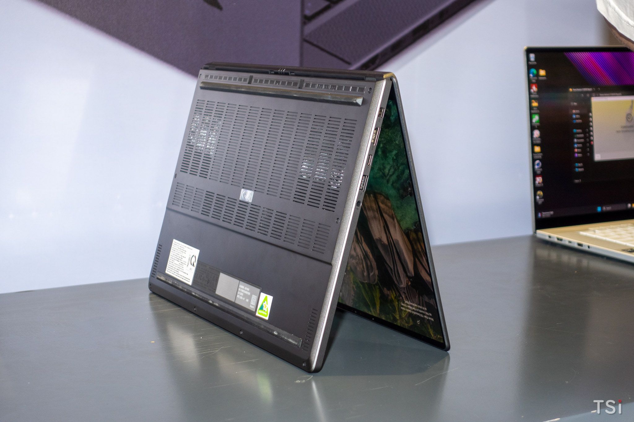 ASUS lên kệ ROG Zephyrus G14/G16, giá từ 55 triệu đồng ASUS lên kệ ROG Zephyrus G14/G16, giá từ 55 triệu đồng