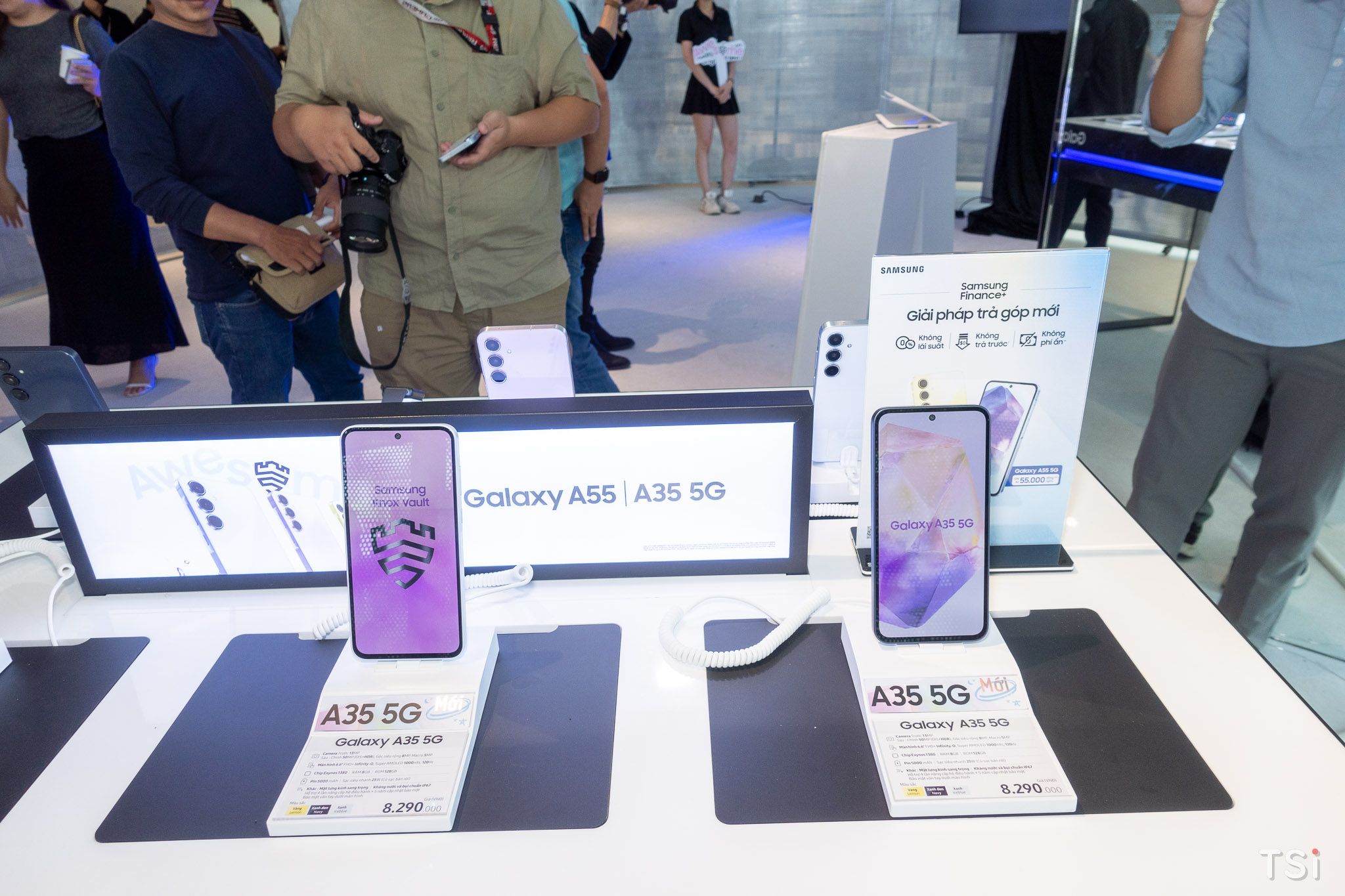 Samsung Galaxy A55 5G và A35 5G giá từ 8,3 triệu đồng Samsung Galaxy A55 5G và A35 5G giá từ 8,3 triệu đồng