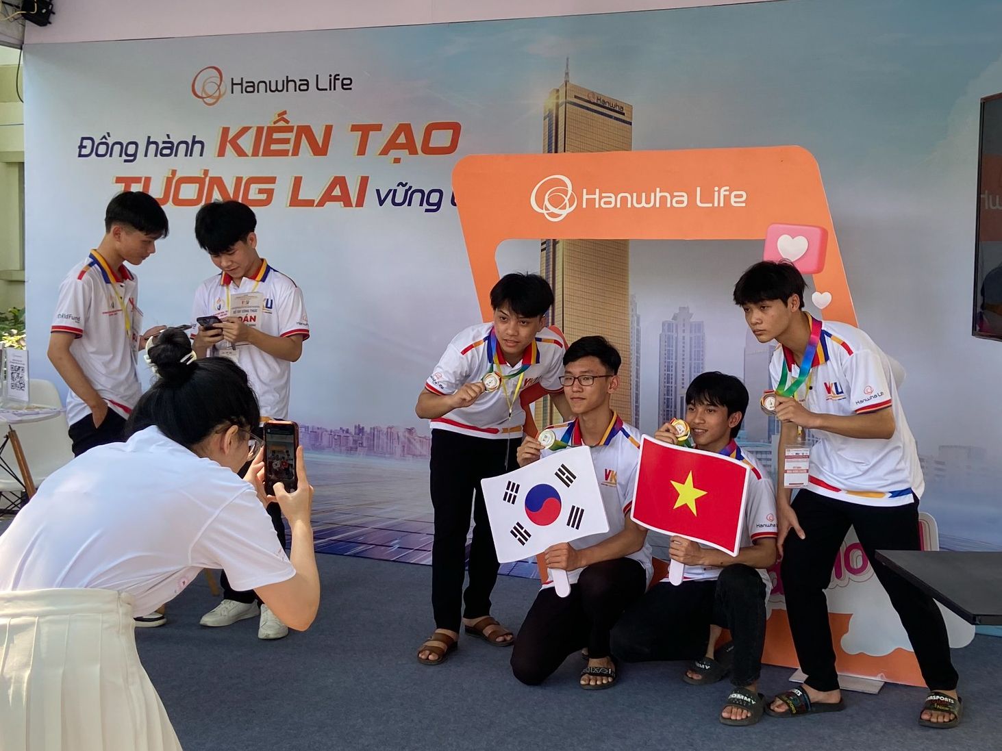 Hanwha Life đồng hành cùng Kỳ thi Olympic Tin học Miền Trung và Tây Nguyên, phát triển nhân tài ngành CNTT-TT và tài chính tại Việt Nam 231735-hanwha-life-olympic-tin-hoc-viet-nam