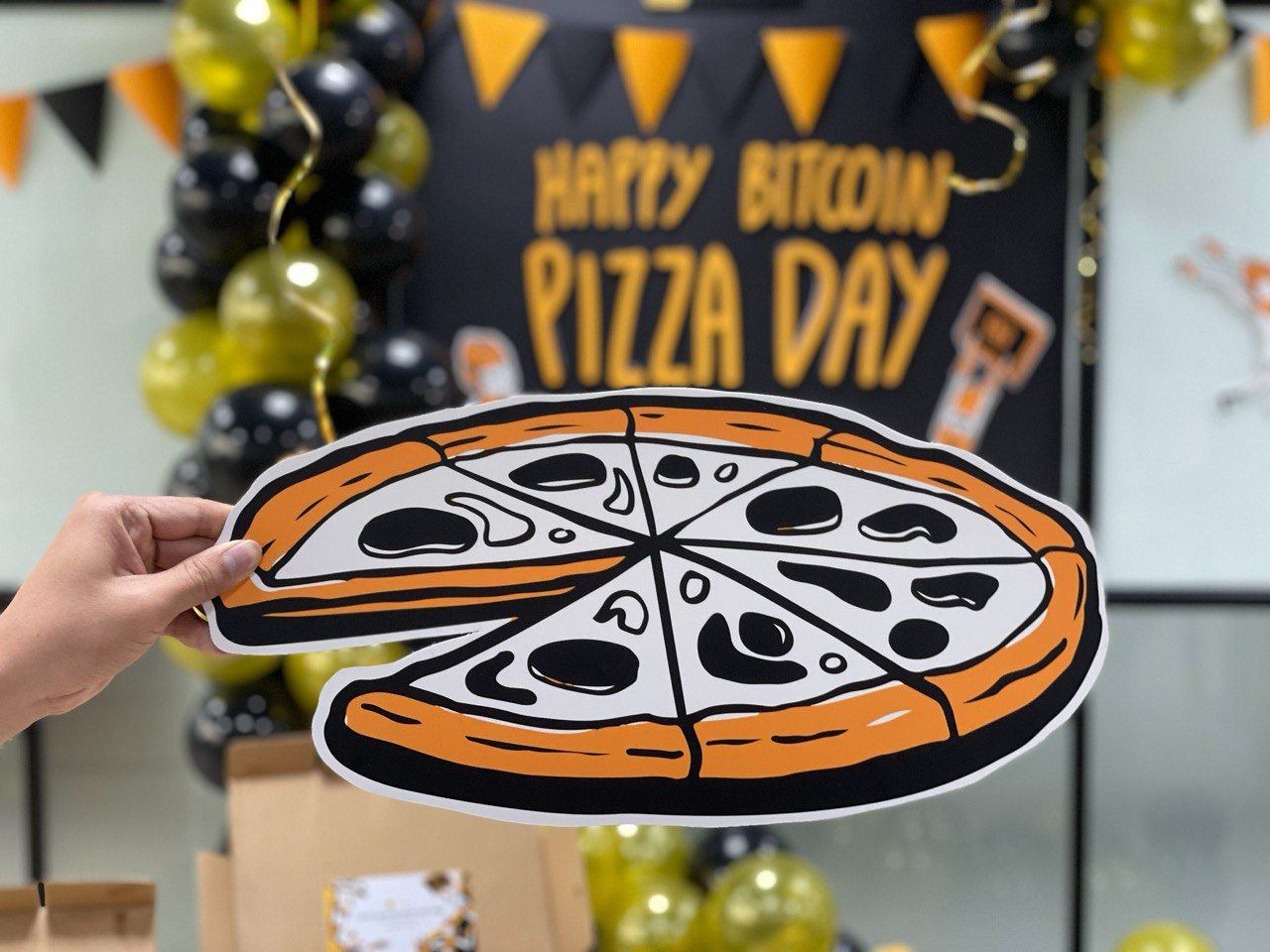Ninety Eight và 4P's phát hành NFT nhân Bitcoin Pizza Day