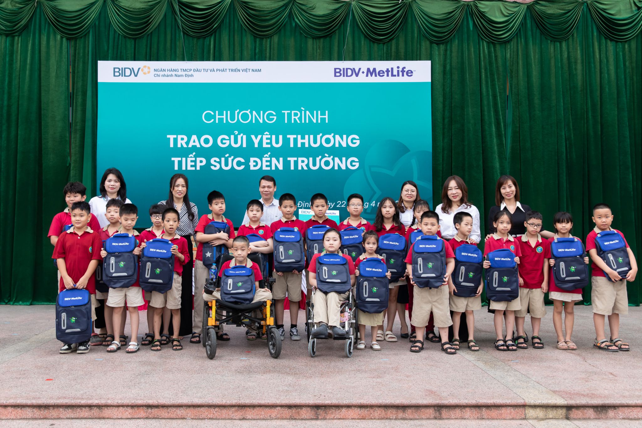 BIDV MetLife trao gửi yêu thương, tiếp sức đến trường cho hàng ngàn học sinh 234319-bidv-metlife-tiep-suc-hoc-sinh