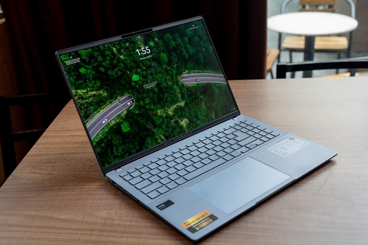 ASUS Vivobook S 16 OLED: cân bằng giữa thiết kế và hiệu năng ASUS Vivobook S 16 OLED: cân bằng giữa thiết kế và hiệu năng