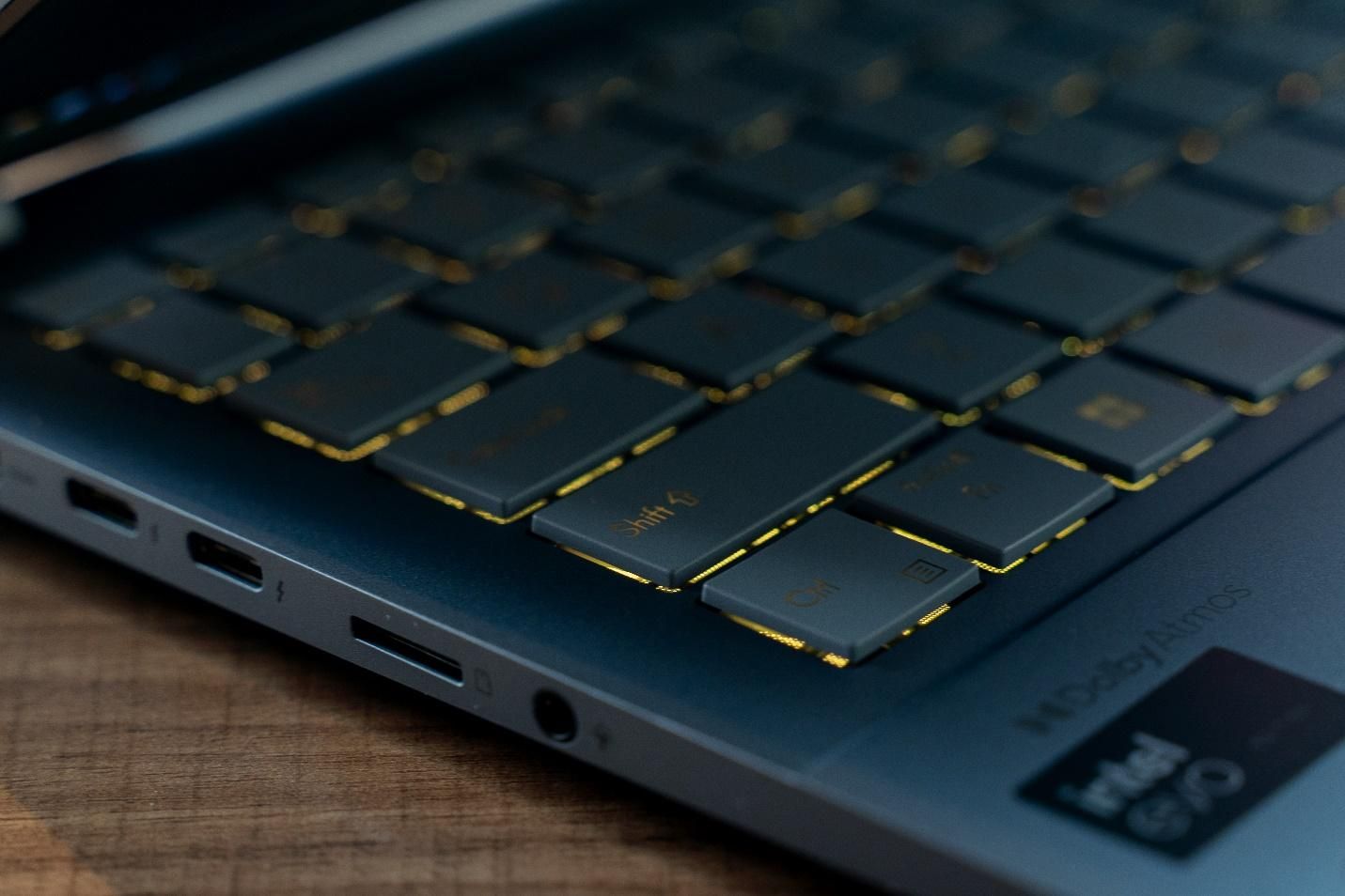 ASUS Vivobook S 16 OLED: cân bằng giữa thiết kế và hiệu năng ASUS Vivobook S 16 OLED: cân bằng giữa thiết kế và hiệu năng