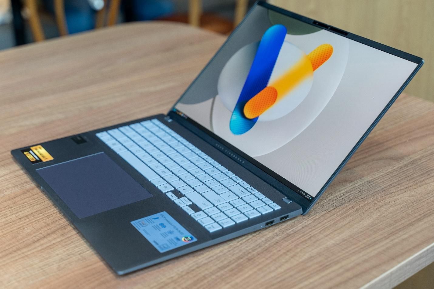 ASUS Vivobook S 16 OLED: cân bằng giữa thiết kế và hiệu năng ASUS Vivobook S 16 OLED: cân bằng giữa thiết kế và hiệu năng