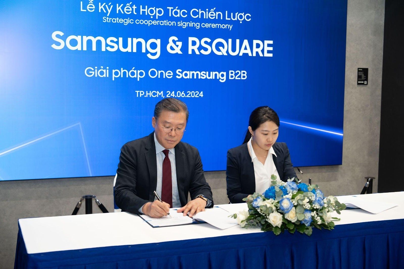 Samsung và RSQUARE ký kết hợp tác chiến lược toàn diện, thúc đẩy phát triển trên nhiều lĩnh vực Samsung và RSQUARE ký kết hợp tác chiến lược toàn diện, thúc đẩy phát triển trên nhiều lĩnh vực