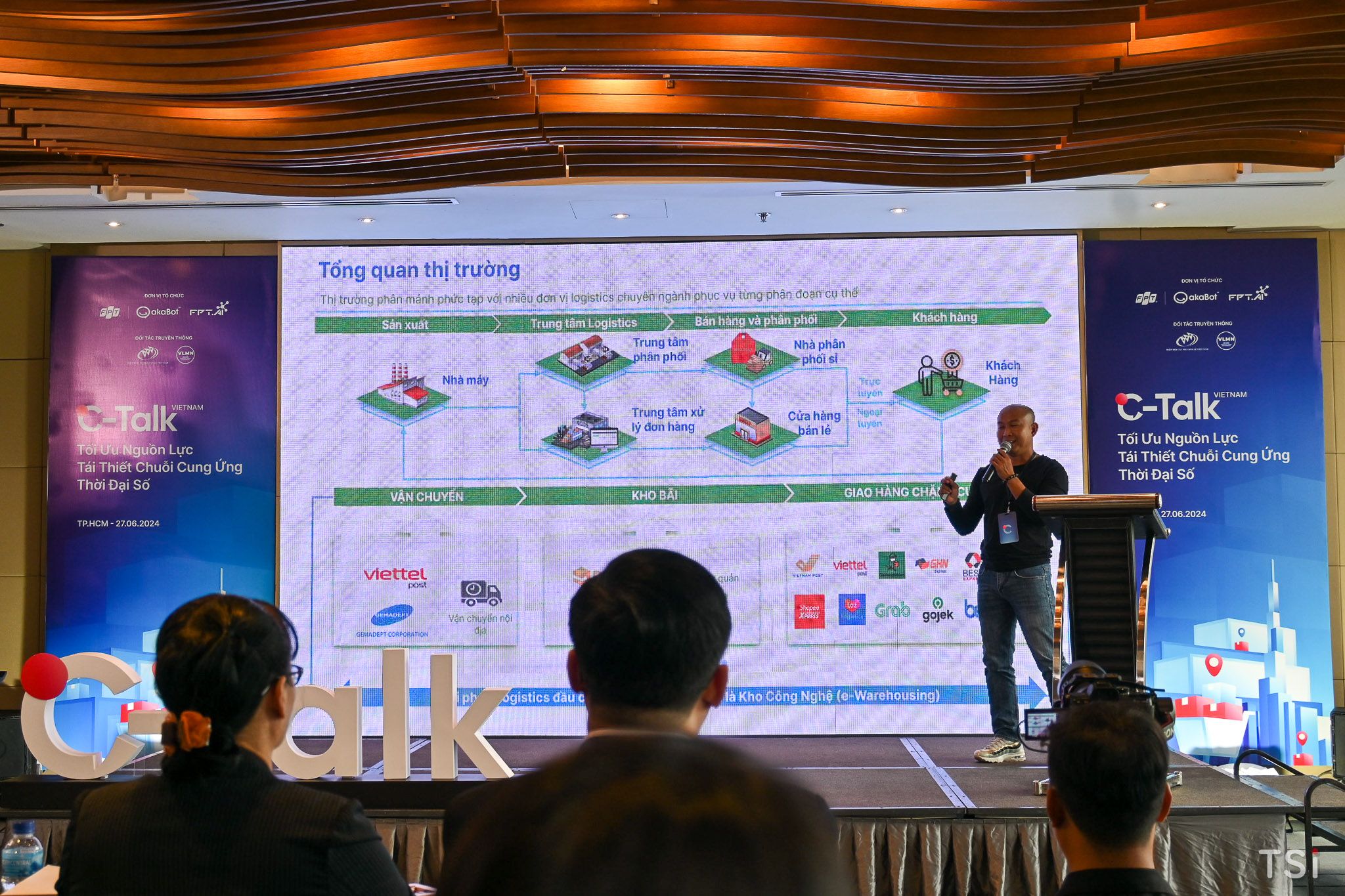 Số hóa hoạt động Logistics và chuỗi cung ứng với AI và tự động hóa Số hóa hoạt động Logistics và chuỗi cung ứng với AI và tự động hóa