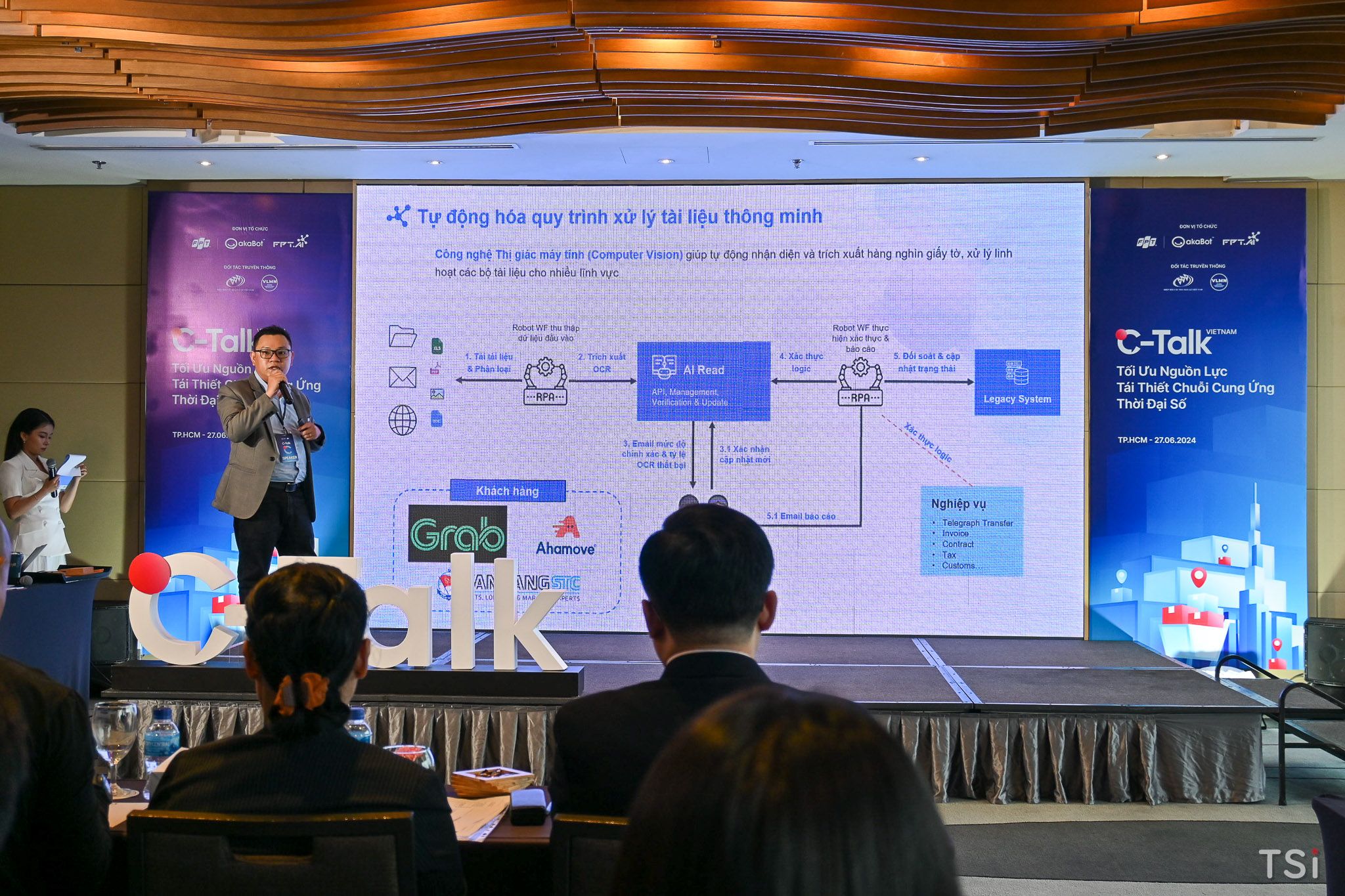 Số hóa hoạt động Logistics và chuỗi cung ứng với AI và tự động hóa Số hóa hoạt động Logistics và chuỗi cung ứng với AI và tự động hóa