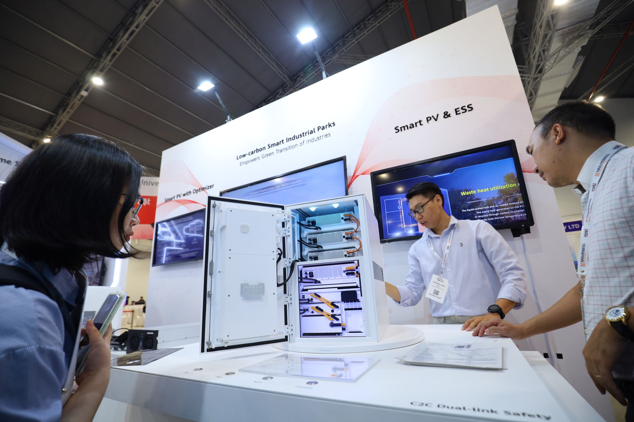 Huawei giới thiệu giải pháp tạo lưới Grid Forming để tháo gỡ thách thức cho hệ thống điện mặt trời tại Việt Nam 236686-huawei-grid-forming-dien-mat-troi