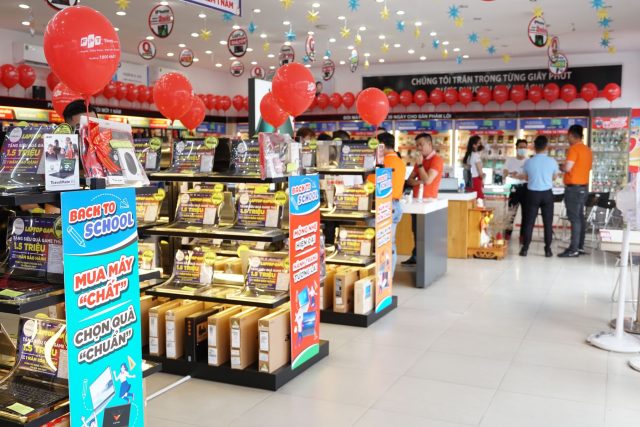 237229-fpt-shop-sieu-dac-quyen-tan-sinh-vien-4