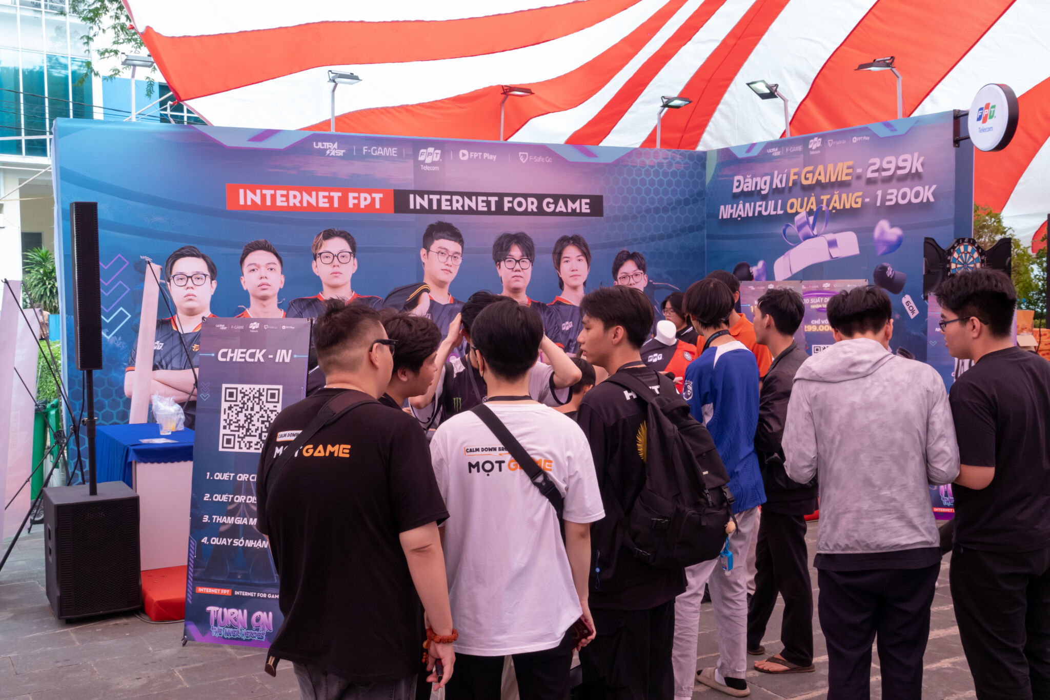 FPT Telecom cung cấp Internet cho các tuyển thủ và hàng ngàn GenZ tham gia VCT Challengers Vietnam Split 2 FPT Telecom cung cấp Internet cho các tuyển thủ và hàng ngàn GenZ tham gia VCT Challengers Vietnam Split 2