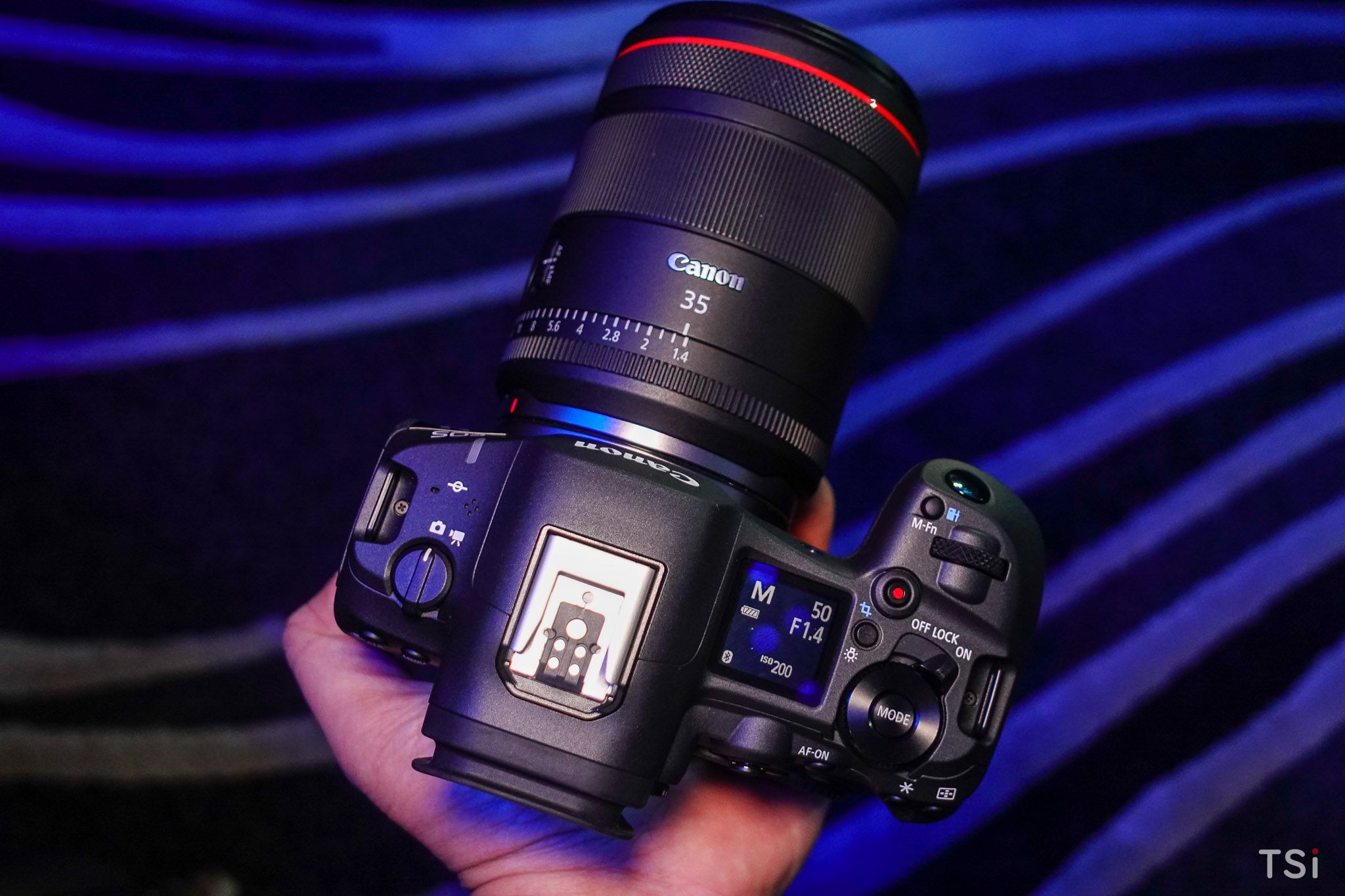 Canon ra mắt EOS R1 và EOS R5 Mark II Canon ra mắt EOS R1 và EOS R5 Mark II