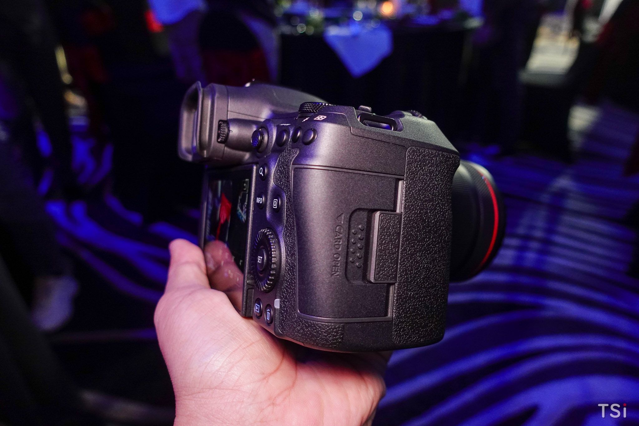 Canon ra mắt EOS R1 và EOS R5 Mark II Canon ra mắt EOS R1 và EOS R5 Mark II
