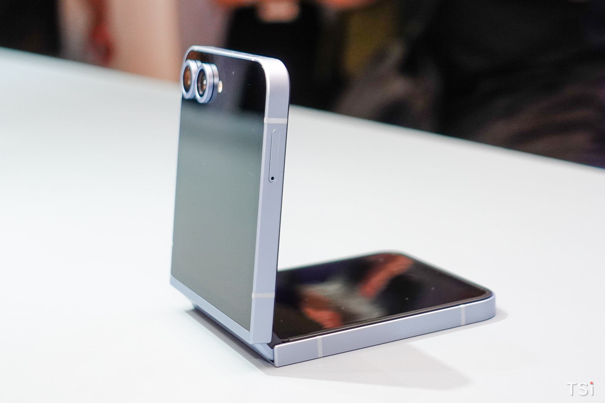 'Tất tần tật' tính năng phiên dịch trên Galaxy Z Flip6 'Tất tần tật' tính năng phiên dịch trên Galaxy Z Flip6