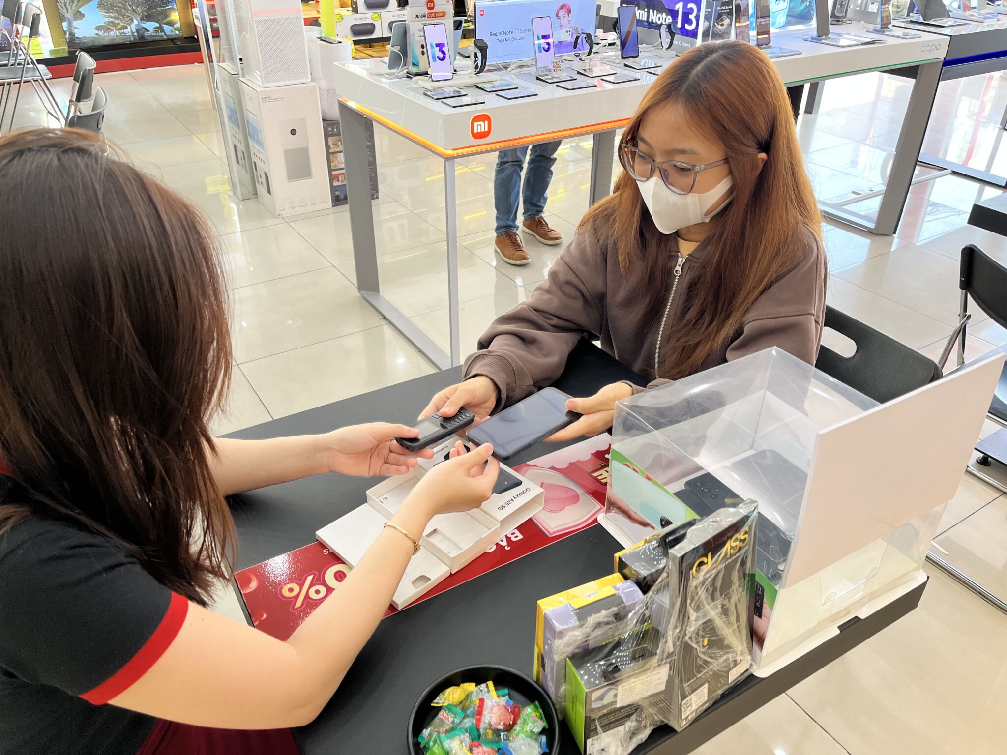 FPT Shop thu cũ máy 2G lên đến 600.000 đồng và tặng kèm nhiều ưu đãi khi ‘lên đời’ máy 4G FPT Shop thu cũ máy 2G lên đến 600.000 đồng và tặng kèm nhiều ưu đãi khi ‘lên đời’ máy 4G