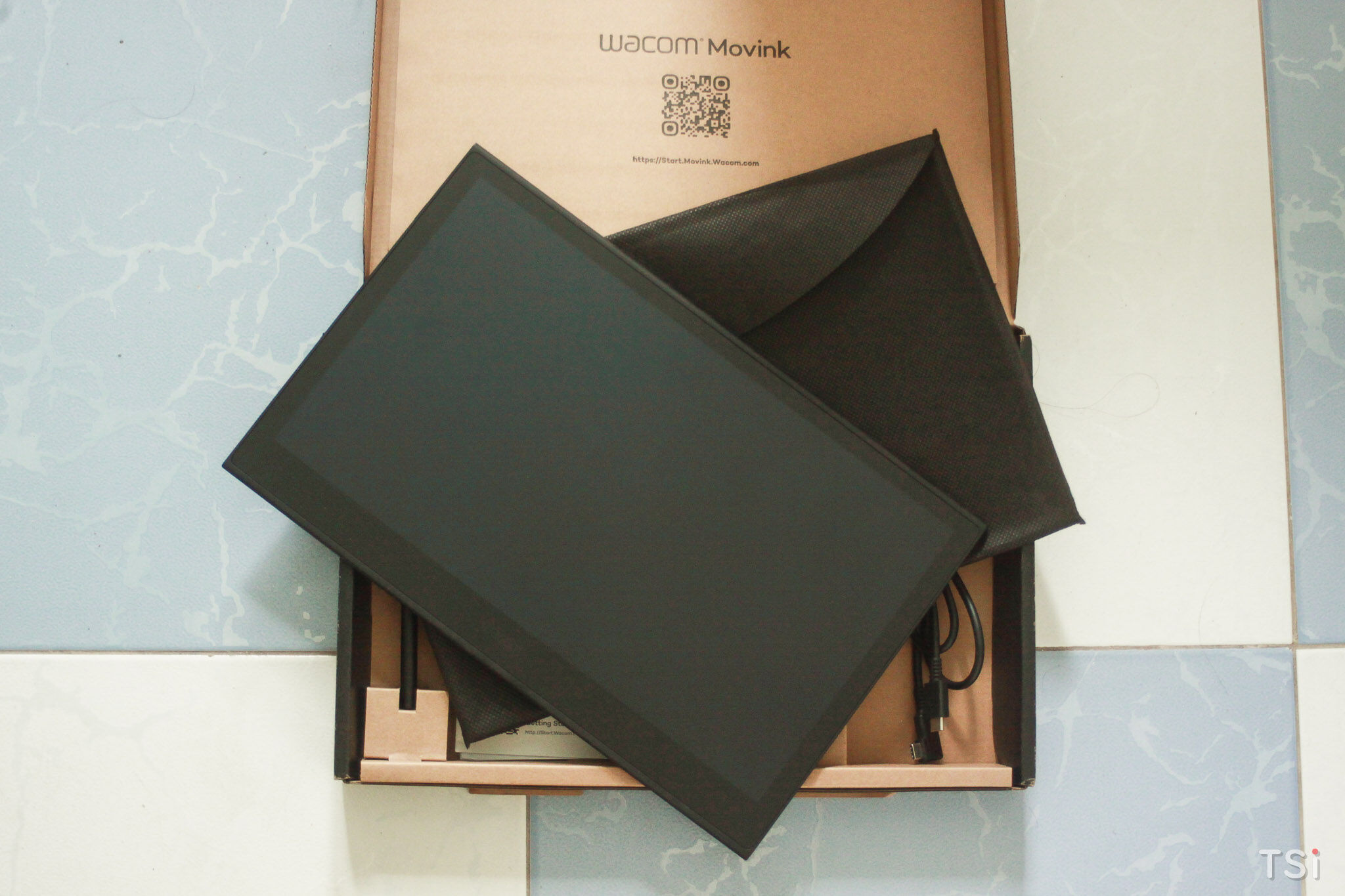 Wacom Movink: Bảng vẽ màn hình OLED mỏng và nhẹ nhất Wacom Movink: Bảng vẽ màn hình OLED mỏng và nhẹ nhất