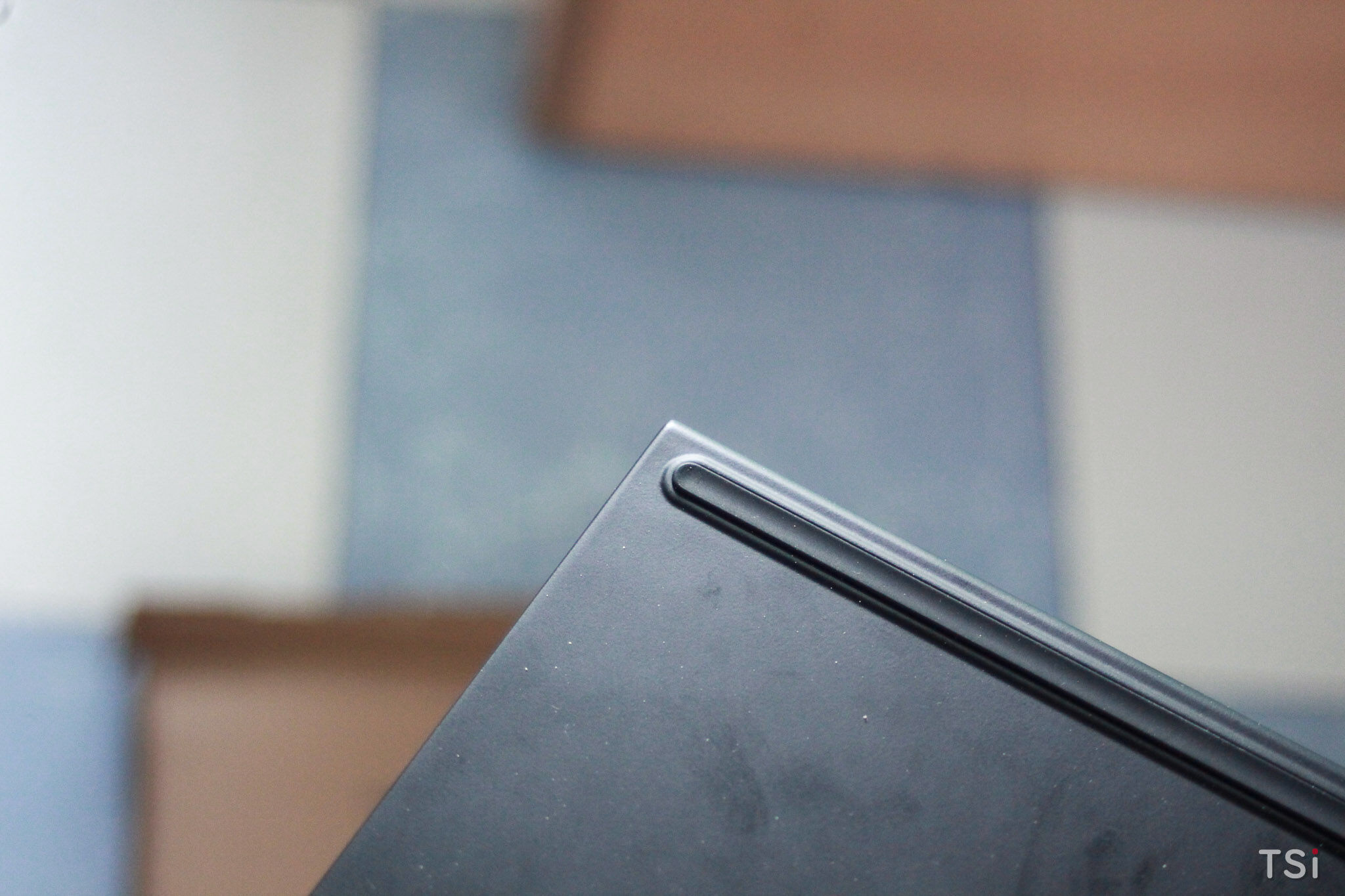 Wacom Movink: Bảng vẽ màn hình OLED mỏng và nhẹ nhất Wacom Movink: Bảng vẽ màn hình OLED mỏng và nhẹ nhất
