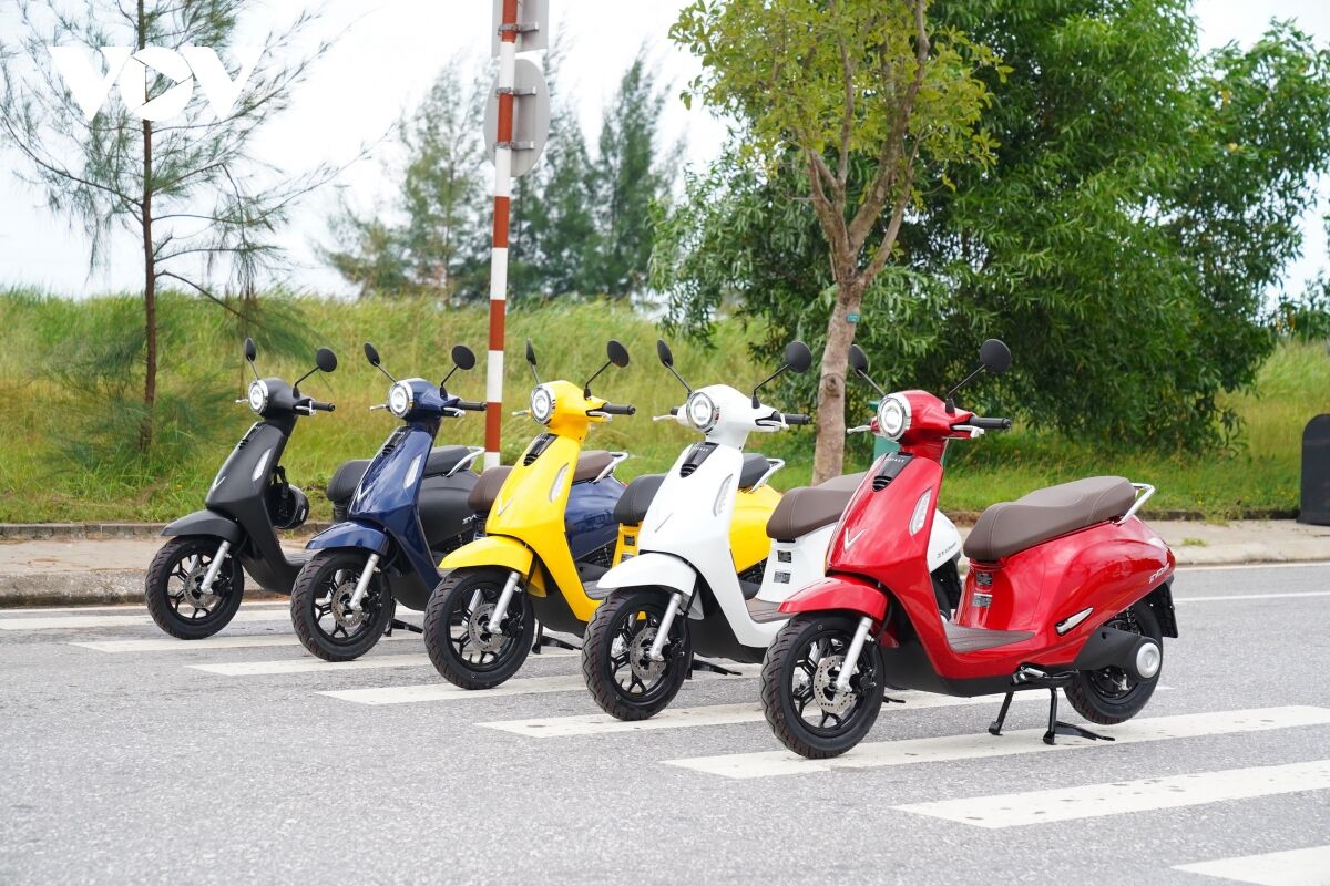 VinFast triển khai chương trình “phủ xanh Việt Nam” - ưu đãi tới 12 triệu đồng cho khách hàng chuyển đổi xanh sang xe máy điện VinFast triển khai chương trình “phủ xanh Việt Nam” - ưu đãi tới 12 triệu đồng cho khách hàng chuyển đổi xanh sang xe máy điện